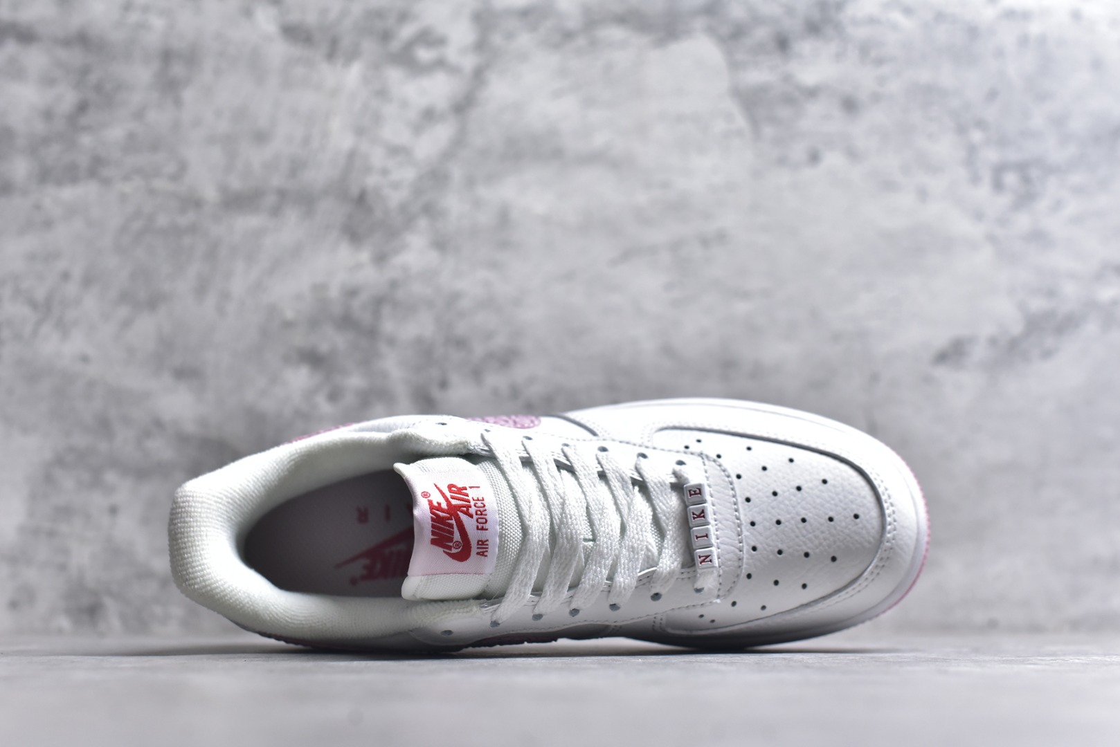 图片[4]-#Air Force 1 Low 白粉情人节 原楦头原纸板 打造纯正空军版型 专注外贸渠道 全掌内置蜂窝气垫 #原盒配件 原厂中底钢印、拉帮完美 货号：DQ9320-100 尺码：35.5 36 36.5 37.5 38 38.5 39 40 40.5 41 42 42.5 43 44 44.5 45-选品中心