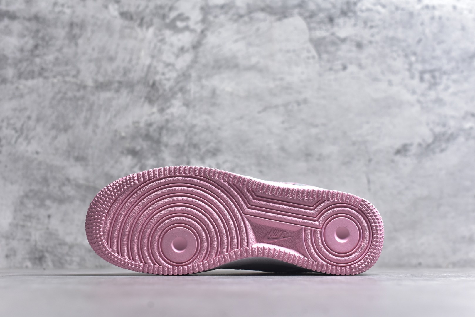 图片[6]-#Air Force 1 Low 白粉情人节 原楦头原纸板 打造纯正空军版型 专注外贸渠道 全掌内置蜂窝气垫 #原盒配件 原厂中底钢印、拉帮完美 货号：DQ9320-100 尺码：35.5 36 36.5 37.5 38 38.5 39 40 40.5 41 42 42.5 43 44 44.5 45-选品中心