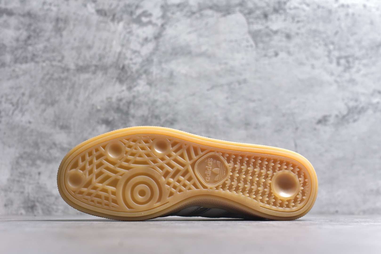 图片[6]-#Adidas Handball Spezial 阿迪达斯经典款牛皮复古休闲板鞋 白银生胶 HQ0267 原厂原档案开发出品 皮料切割干净无任何毛边 鞋型细节完美 超高清洁度 市场最高版本 尺码：35.5 36 36.5 37 38 38.5 39 40 40.5 41 42 42.5 43 44 44.5 45-选品中心