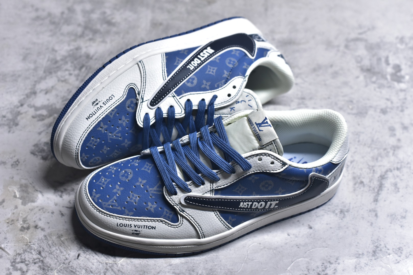 图片[7]-#海外爆款限量发售！Travis Scott x Fragment Design x Jordan Air Jordan 1 Low OG SP “LV联名——蝶翅蓝” 多方联名合作融合了Travi翻毛蓝勾s Scott 独特的音乐风格，藤原浩个性的设计风格以及Jordan品牌的经典元素 使其成为一双具有独特身份和价值的鞋子 清新而立体的外观加上联名标识更突出了其独特身份 这种配色方案显示出活力和时尚感 在视觉上引人注目 鞋身的质感和细腻的细节处理使其显得高端而格调十足 这款“倒钩”联名是设计与创意完美结合 融合多方的个性风格是一款备受瞩目的潮流鞋款 低帮休闲板鞋 定制鞋盒 大厂纯原品质出货 超高清洁度 皮料切割干净无任何毛边 细节完美 货号：DZ5899-037 尺码：36 36.5 37.5 38 38.5 39 40 40.5 41 42 42.5 43 44 44.5 45-选品中心