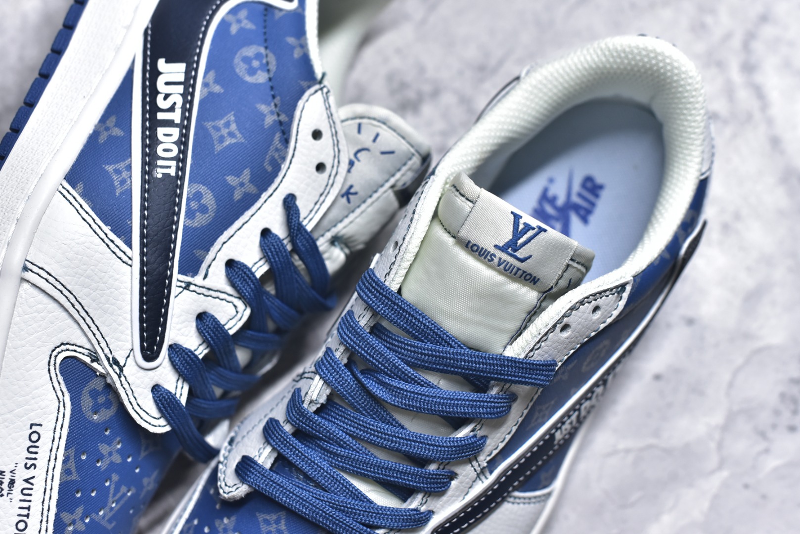 图片[9]-#海外爆款限量发售！Travis Scott x Fragment Design x Jordan Air Jordan 1 Low OG SP “LV联名——蝶翅蓝” 多方联名合作融合了Travi翻毛蓝勾s Scott 独特的音乐风格，藤原浩个性的设计风格以及Jordan品牌的经典元素 使其成为一双具有独特身份和价值的鞋子 清新而立体的外观加上联名标识更突出了其独特身份 这种配色方案显示出活力和时尚感 在视觉上引人注目 鞋身的质感和细腻的细节处理使其显得高端而格调十足 这款“倒钩”联名是设计与创意完美结合 融合多方的个性风格是一款备受瞩目的潮流鞋款 低帮休闲板鞋 定制鞋盒 大厂纯原品质出货 超高清洁度 皮料切割干净无任何毛边 细节完美 货号：DZ5899-037 尺码：36 36.5 37.5 38 38.5 39 40 40.5 41 42 42.5 43 44 44.5 45-选品中心