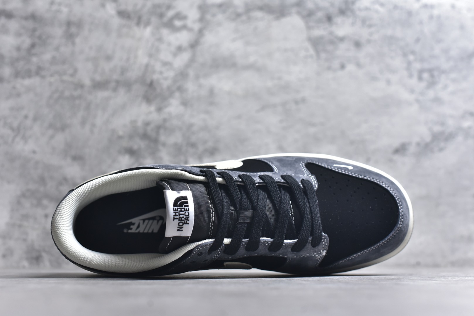 图片[4]-#Nike SB Dunk Low 北面联名 灰黑猪八革 周年高端定制 低帮休闲板鞋 DN3168-006 #定制鞋盒 大厂纯原品质出货 超高清洁度 皮料切割干净无任何毛边 细节完美 尺码：36 36.5 37.5 38 38.5 39 40 40.5 41 42 42.5 43 44 44.5 45 9.E5-选品中心