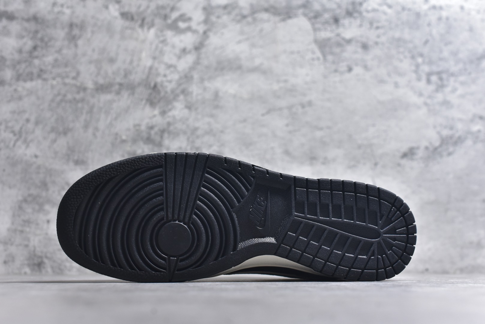 图片[6]-#Nike SB Dunk Low 北面联名 灰黑猪八革 周年高端定制 低帮休闲板鞋 DN3168-006 #定制鞋盒 大厂纯原品质出货 超高清洁度 皮料切割干净无任何毛边 细节完美 尺码：36 36.5 37.5 38 38.5 39 40 40.5 41 42 42.5 43 44 44.5 45 9.E5-选品中心