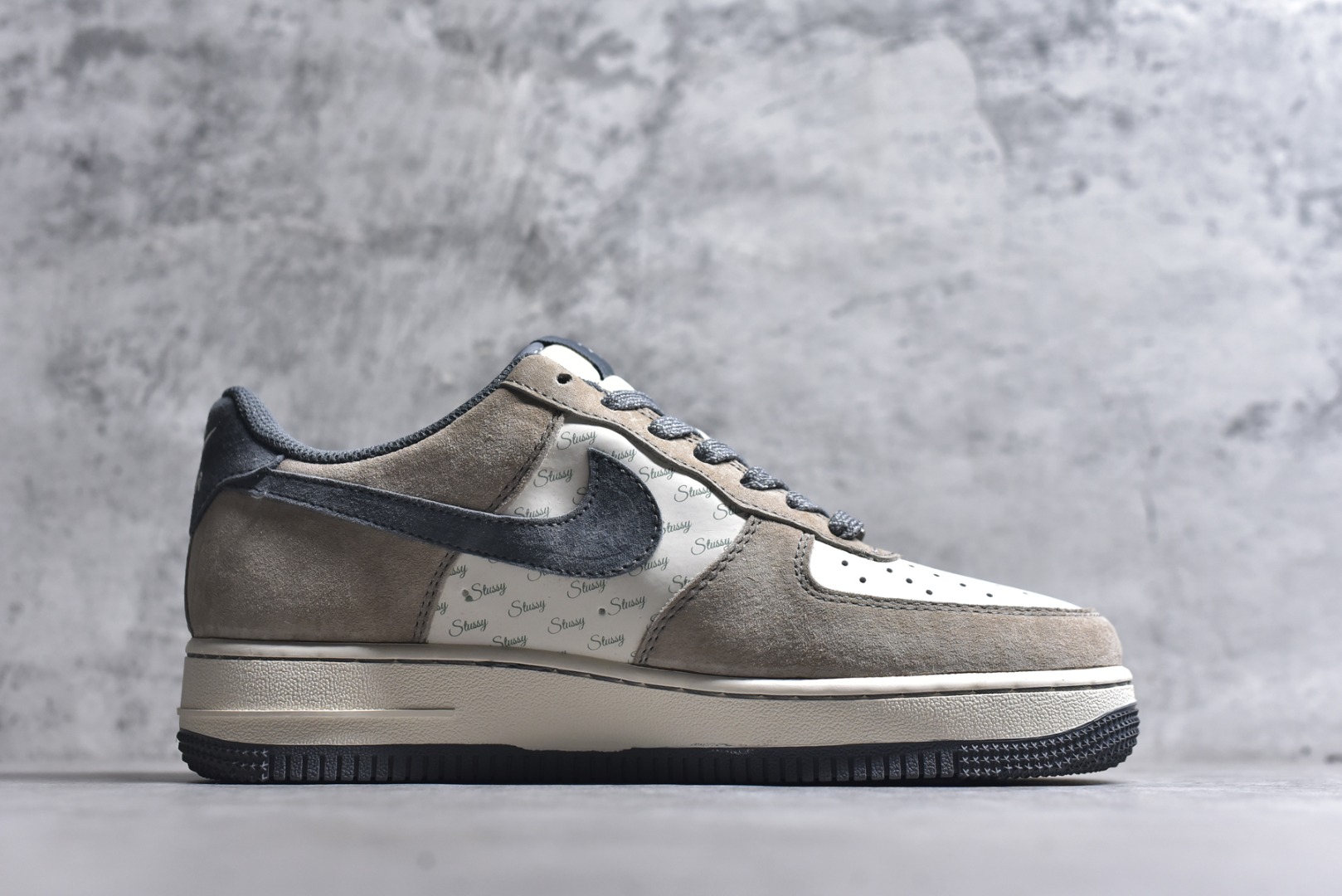 图片[3]-#海外限量发售！公司级NIke Air Force 1 \’07 Low “斯图西联名–羊皮棕”空军一号 低帮 运动鞋 休闲鞋 折边针车 工艺难度大 原楦头原纸板 原装鞋盒 定制五金配件 内置全掌气垫 原厂鞋底 货号：XZ6188-888 尺码：36 36.5 37.5 38 38.5 39 40 40.5 41 42 42.5 43 44 44.5 45-选品中心