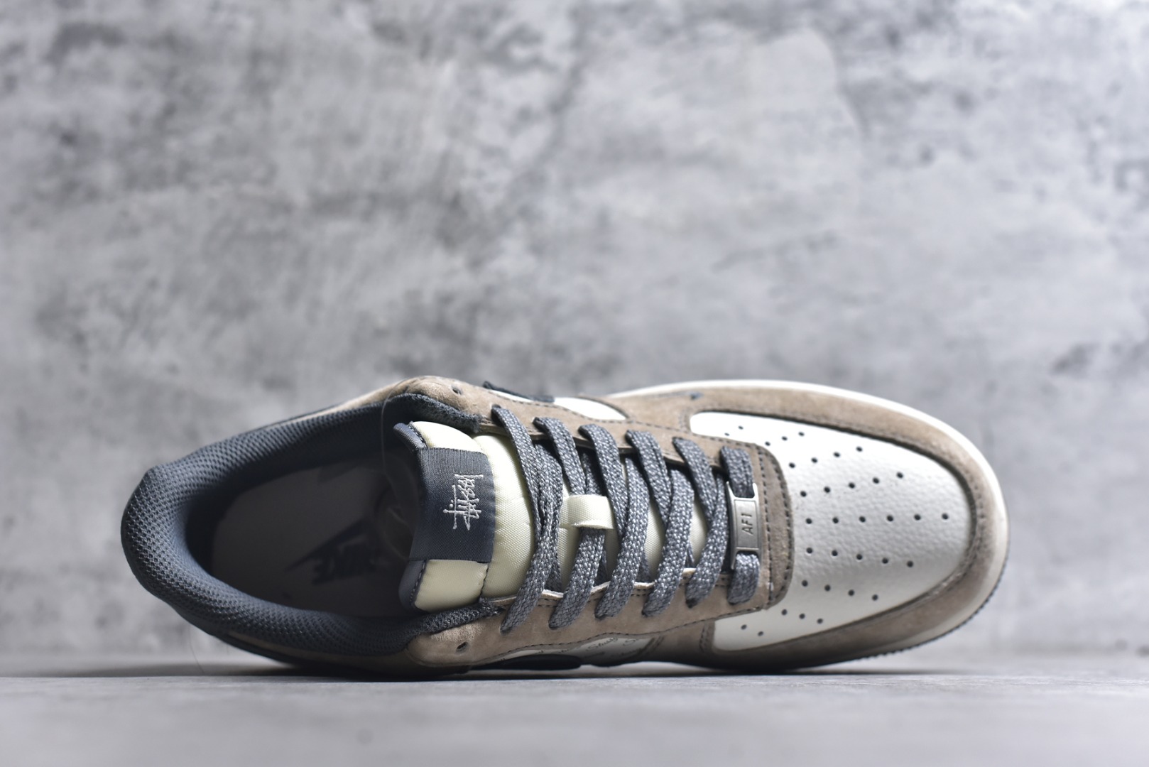 图片[4]-#海外限量发售！公司级NIke Air Force 1 \’07 Low “斯图西联名–羊皮棕”空军一号 低帮 运动鞋 休闲鞋 折边针车 工艺难度大 原楦头原纸板 原装鞋盒 定制五金配件 内置全掌气垫 原厂鞋底 货号：XZ6188-888 尺码：36 36.5 37.5 38 38.5 39 40 40.5 41 42 42.5 43 44 44.5 45-选品中心