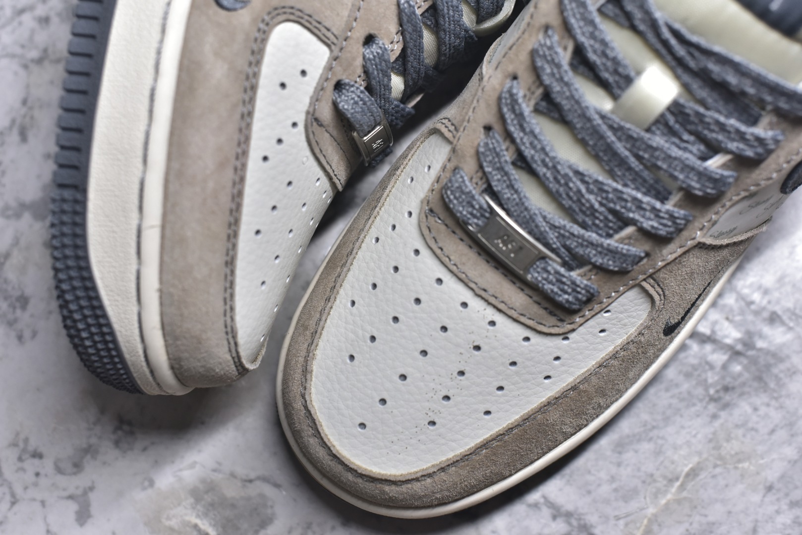 图片[8]-#海外限量发售！公司级NIke Air Force 1 \’07 Low “斯图西联名–羊皮棕”空军一号 低帮 运动鞋 休闲鞋 折边针车 工艺难度大 原楦头原纸板 原装鞋盒 定制五金配件 内置全掌气垫 原厂鞋底 货号：XZ6188-888 尺码：36 36.5 37.5 38 38.5 39 40 40.5 41 42 42.5 43 44 44.5 45-选品中心