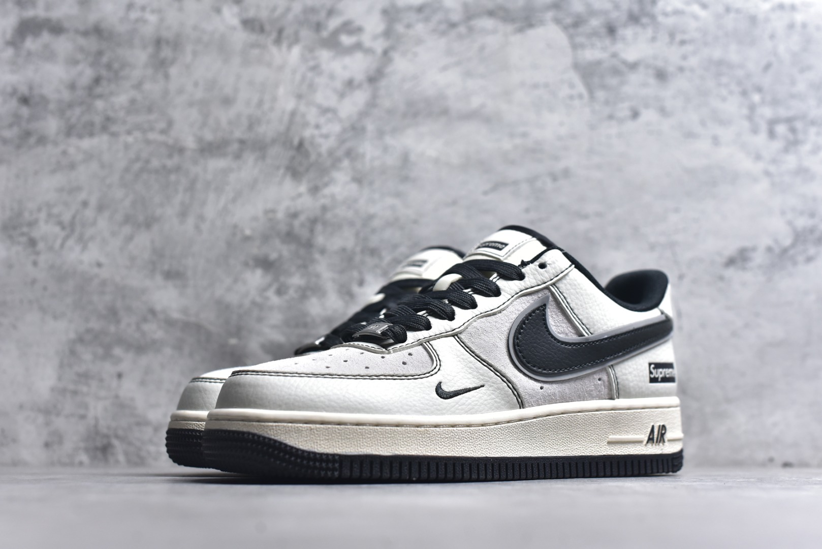 图片[2]-#海外限量发售！公司级NIke Air Force 1 \’07 Low “Supreme联名–米白灰猪八”空军一号 低帮 运动鞋 休闲鞋 折边针车 工艺难度大 原楦头原纸板 原装鞋盒 定制五金配件 内置全掌气垫 原厂鞋底 货号：XZ6188-018 尺码：36 36.5 37.5 38 38.5 39 40 40.5 41 42 42.5 43 44 44.5 45-选品中心