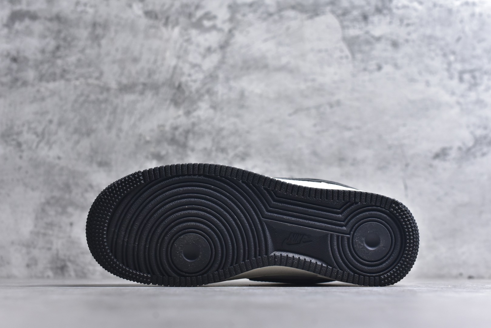 图片[6]-#海外限量发售！公司级NIke Air Force 1 \’07 Low “Supreme联名–米白灰猪八”空军一号 低帮 运动鞋 休闲鞋 折边针车 工艺难度大 原楦头原纸板 原装鞋盒 定制五金配件 内置全掌气垫 原厂鞋底 货号：XZ6188-018 尺码：36 36.5 37.5 38 38.5 39 40 40.5 41 42 42.5 43 44 44.5 45-选品中心