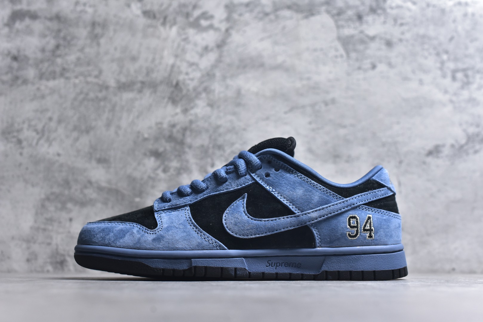 #Supreme x NK Dunk Low SUP 联名款 低帮休闲滑板鞋 国内DUNK大系列领域T0品质专业出品 原厂材料打造 原厂竖纹包装纸 鞋盒钢印可区别市面版本 平台外贸充Z 高端零售专供品质 货号：HQ8487-400 尺码：40-46-选品中心