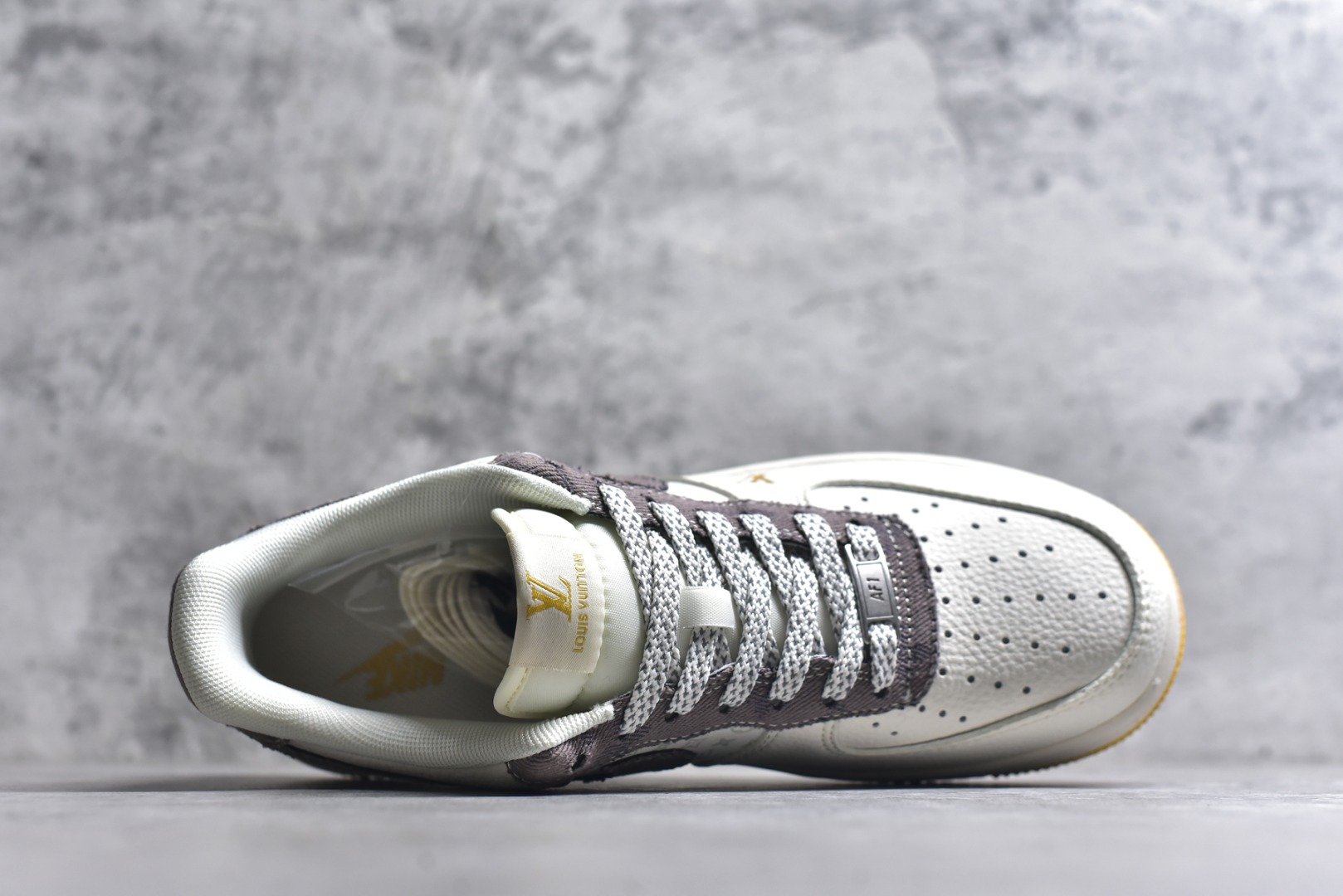 图片[4]-#海外爆款限量发售！公司级Nike Air Force 1 \’07 Low “LV联名——印花米棕黄”空军一号 高端定制 低帮 运动鞋 休闲鞋 折边针车 工艺难度大 原楦头原纸板 原装鞋盒 定制五金配件 内置全掌气垫 原厂鞋底 货号：QW5606-262 尺码：36 36.5 37.5 38 38.5 39 40 40.5 41 42 42.5 43 44 44.5 45-选品中心