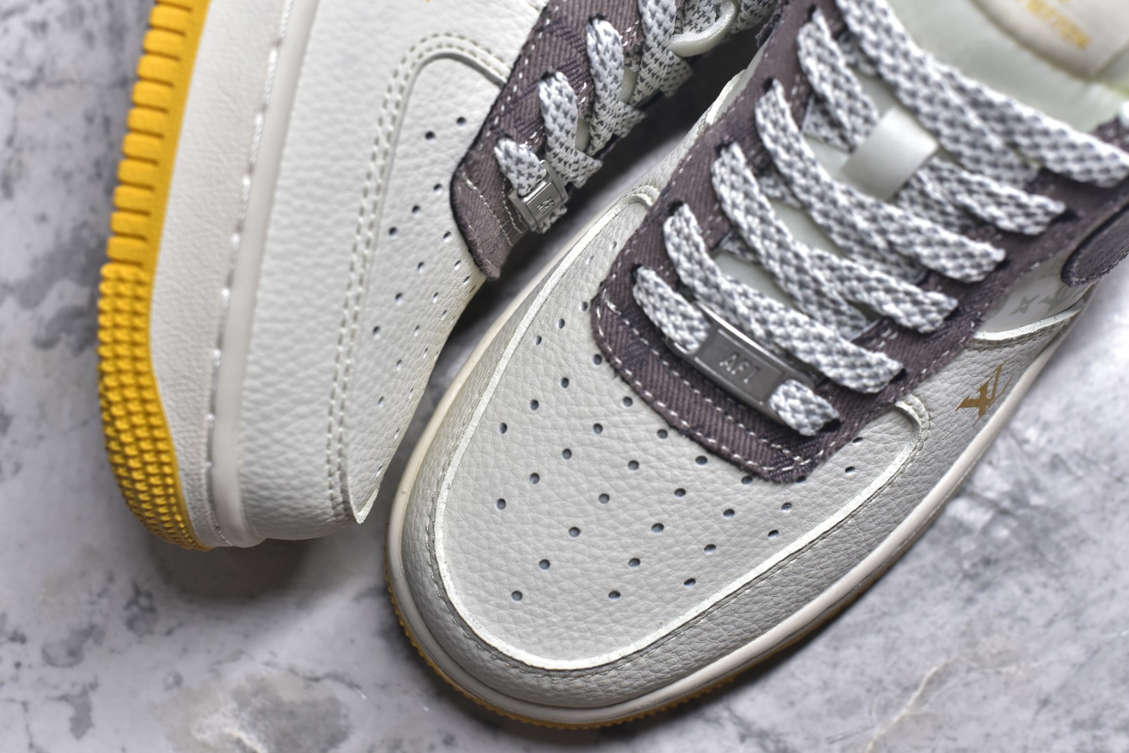 图片[8]-#海外爆款限量发售！公司级Nike Air Force 1 \’07 Low “LV联名——印花米棕黄”空军一号 高端定制 低帮 运动鞋 休闲鞋 折边针车 工艺难度大 原楦头原纸板 原装鞋盒 定制五金配件 内置全掌气垫 原厂鞋底 货号：QW5606-262 尺码：36 36.5 37.5 38 38.5 39 40 40.5 41 42 42.5 43 44 44.5 45-选品中心