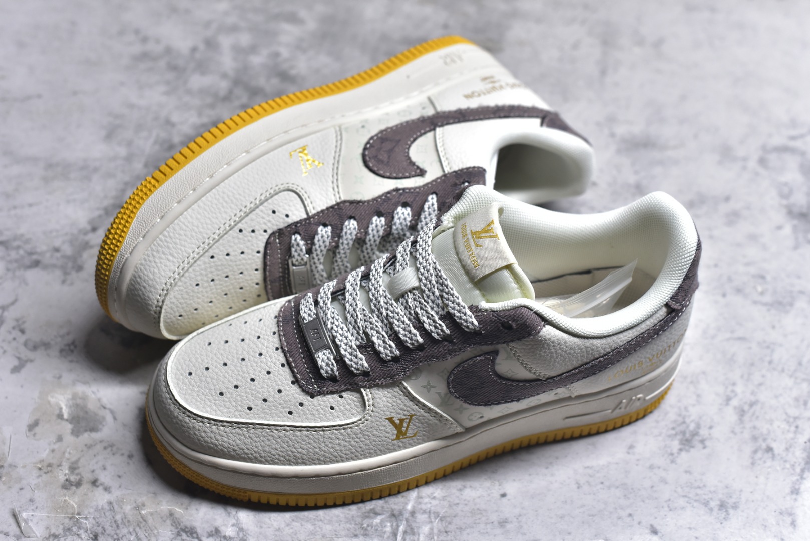 图片[7]-#海外爆款限量发售！公司级Nike Air Force 1 \’07 Low “LV联名——印花米棕黄”空军一号 高端定制 低帮 运动鞋 休闲鞋 折边针车 工艺难度大 原楦头原纸板 原装鞋盒 定制五金配件 内置全掌气垫 原厂鞋底 货号：QW5606-262 尺码：36 36.5 37.5 38 38.5 39 40 40.5 41 42 42.5 43 44 44.5 45-选品中心