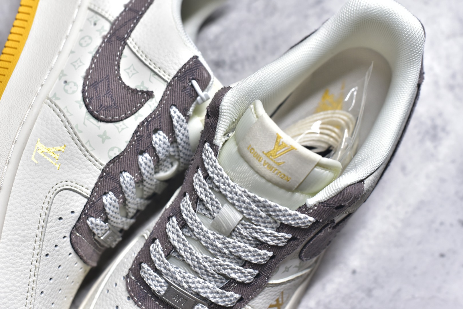 图片[9]-#海外爆款限量发售！公司级Nike Air Force 1 \’07 Low “LV联名——印花米棕黄”空军一号 高端定制 低帮 运动鞋 休闲鞋 折边针车 工艺难度大 原楦头原纸板 原装鞋盒 定制五金配件 内置全掌气垫 原厂鞋底 货号：QW5606-262 尺码：36 36.5 37.5 38 38.5 39 40 40.5 41 42 42.5 43 44 44.5 45-选品中心