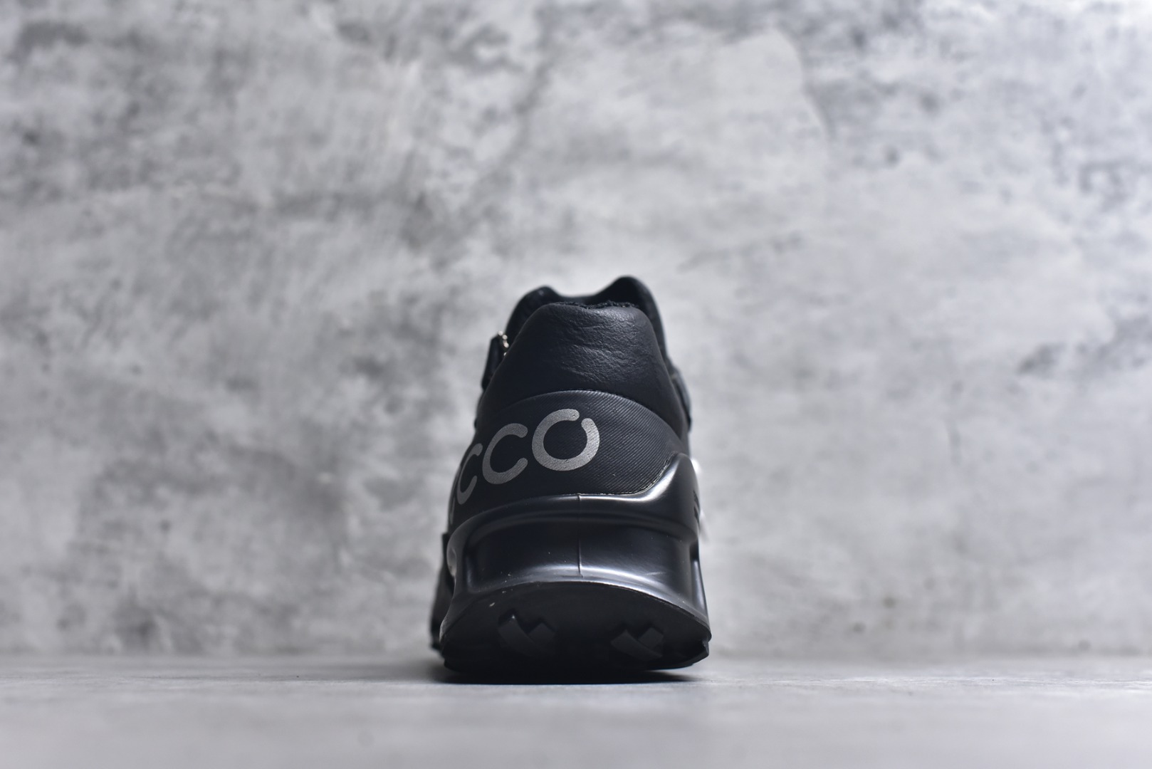 图片[5]-#ECCO 爱步 男款运动鞋健步BIOM2.1越野系列 822854 品质牛皮革鞋面，轻盈柔韧 具有良好的透气性 PHORENE中底 提供出色的能量回弹，即使在低温环境下依然保持弹力和柔软度 BIOM自然律动科技，符合人体工学鞋楦 贴近足部天然形态 橡胶大底，抓地力强，具有良好的耐磨性 创新鞋钉，提供抓地力多方位牵引力与稳定性能 尺码：39 40 41 42 43 44（正常码）-选品中心