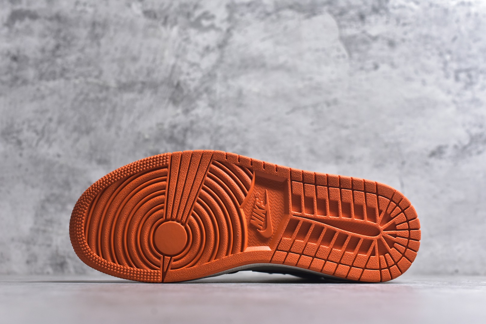 图片[6]-#Jordan Air Jordan 1 Shattered Backboard扣碎 2025复刻版 白黑橙 货号：DZ5485-008 尺码：36 36.5 37.5 38 38.5 39 40 40.5 41 42 42.5 43 44 44.5 45 46 46.5 47.5-选品中心