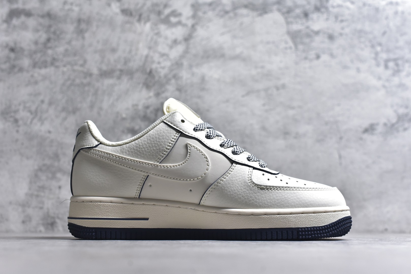 图片[3]-#海外限量发售！公司级NIke Air Force 1 \’07 Low “Supreme北面联名–米白透心蓝”空军一号 低帮 运动鞋 休闲鞋 折边针车 工艺难度大 原楦头原纸板 原装鞋盒 定制五金配件 内置全掌气垫 原厂鞋底 货号：XZ1996-130 尺码：36 36.5 37.5 38 38.5 39 40 40.5 41 42 42.5 43 44 44.5 45-选品中心