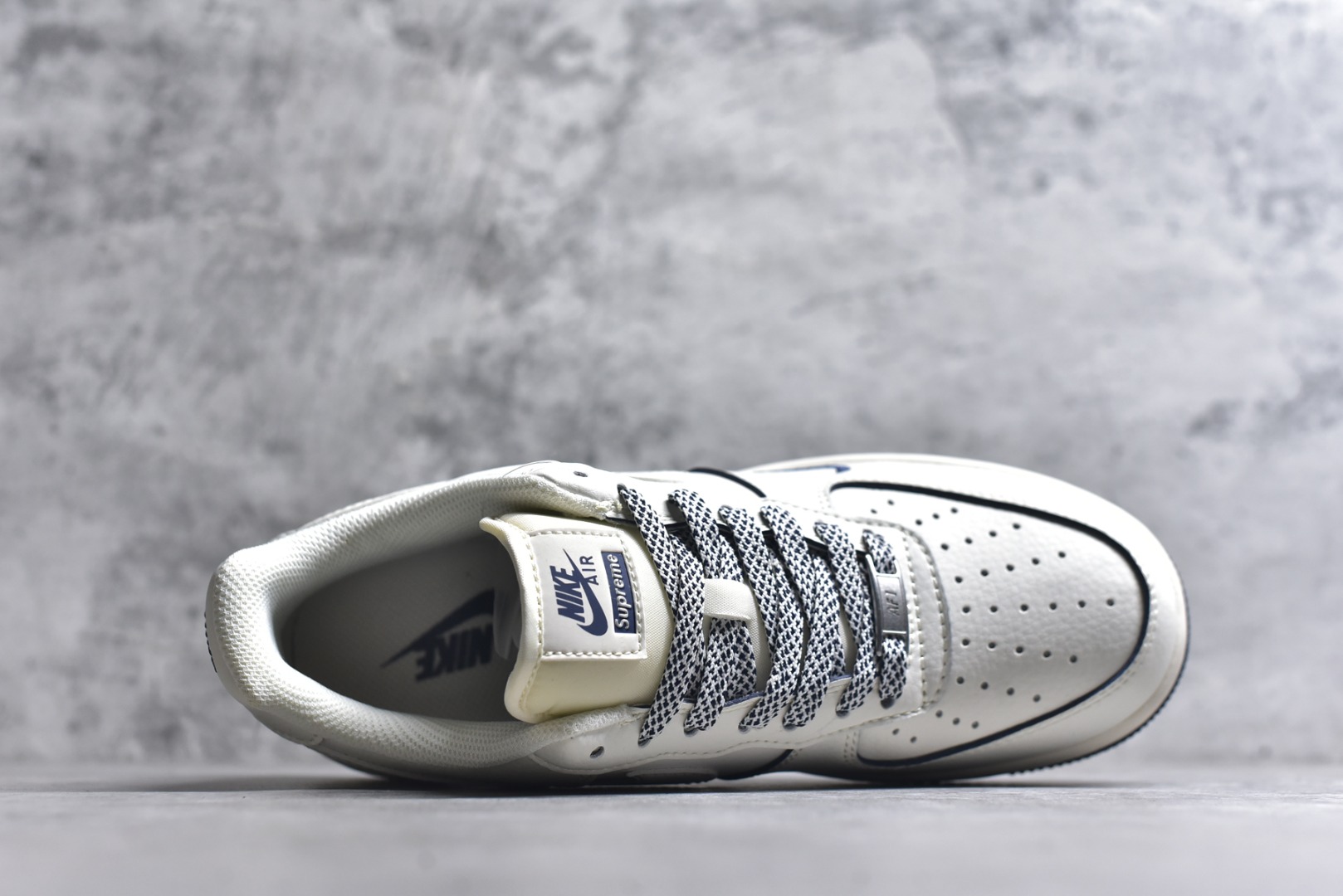 图片[4]-#海外限量发售！公司级NIke Air Force 1 \’07 Low “Supreme北面联名–米白透心蓝”空军一号 低帮 运动鞋 休闲鞋 折边针车 工艺难度大 原楦头原纸板 原装鞋盒 定制五金配件 内置全掌气垫 原厂鞋底 货号：XZ1996-130 尺码：36 36.5 37.5 38 38.5 39 40 40.5 41 42 42.5 43 44 44.5 45-选品中心