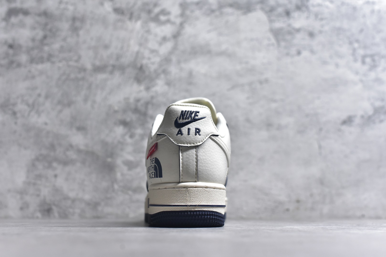 图片[5]-#海外限量发售！公司级NIke Air Force 1 \’07 Low “Supreme北面联名–米白透心蓝”空军一号 低帮 运动鞋 休闲鞋 折边针车 工艺难度大 原楦头原纸板 原装鞋盒 定制五金配件 内置全掌气垫 原厂鞋底 货号：XZ1996-130 尺码：36 36.5 37.5 38 38.5 39 40 40.5 41 42 42.5 43 44 44.5 45-选品中心