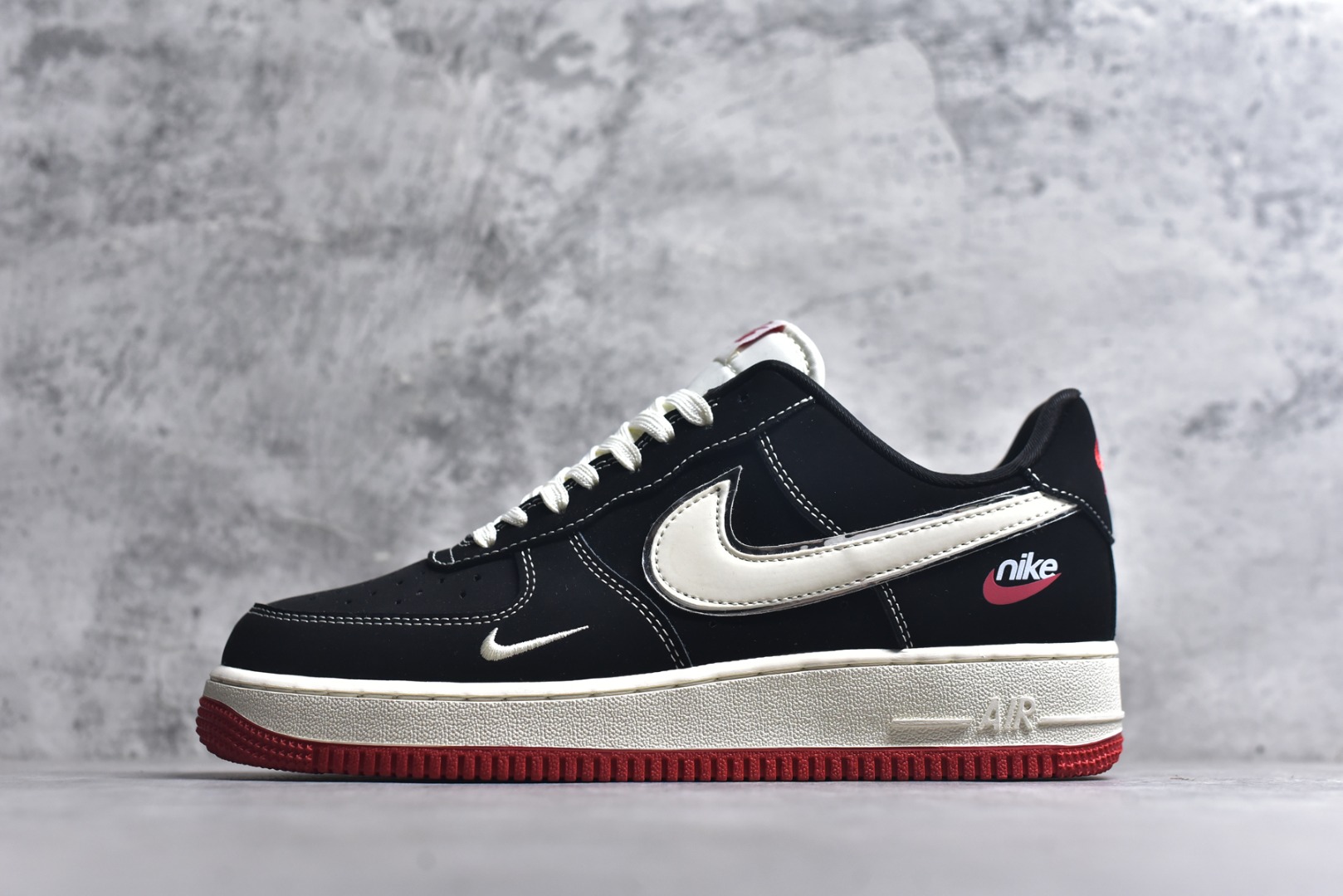 #海外限量发售！公司级NIke Air Force 1 \'07 LOW 黑白红底 运动鞋 休闲鞋 折边针车 工艺难度大 原楦头原纸板 高端定制鞋盒 原厂鞋底 超高清洁度 头层皮 细节完美 货号：DF0188-118 尺码：36 36.5 37.5 38 38.5 39 40 40.5 41 42 42.5 43 44 44.5 45-选品中心