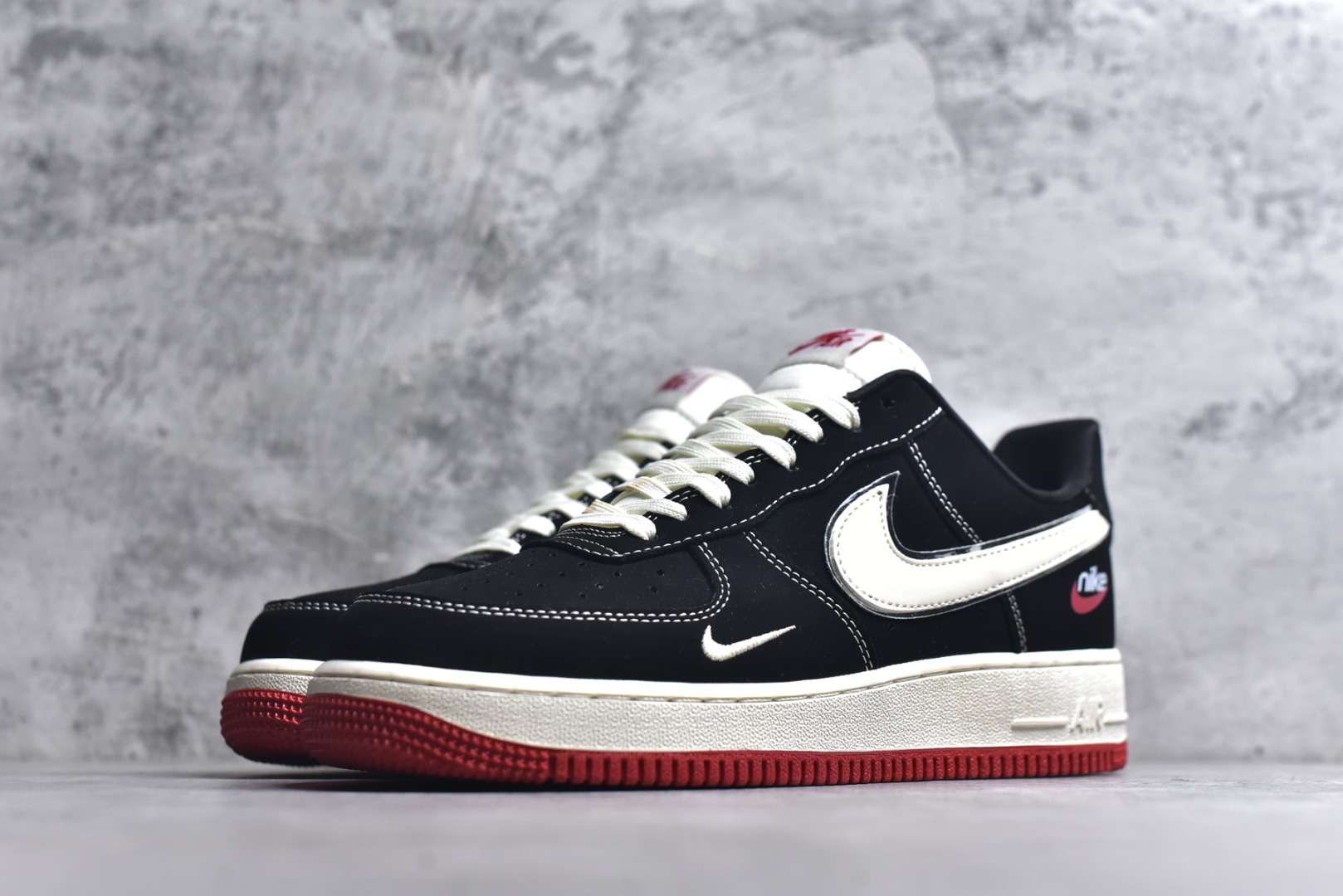 图片[2]-#海外限量发售！公司级NIke Air Force 1 \’07 LOW 黑白红底 运动鞋 休闲鞋 折边针车 工艺难度大 原楦头原纸板 高端定制鞋盒 原厂鞋底 超高清洁度 头层皮 细节完美 货号：DF0188-118 尺码：36 36.5 37.5 38 38.5 39 40 40.5 41 42 42.5 43 44 44.5 45-选品中心