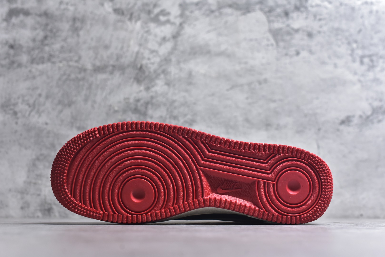 图片[6]-#海外限量发售！公司级NIke Air Force 1 \’07 LOW 黑白红底 运动鞋 休闲鞋 折边针车 工艺难度大 原楦头原纸板 高端定制鞋盒 原厂鞋底 超高清洁度 头层皮 细节完美 货号：DF0188-118 尺码：36 36.5 37.5 38 38.5 39 40 40.5 41 42 42.5 43 44 44.5 45-选品中心