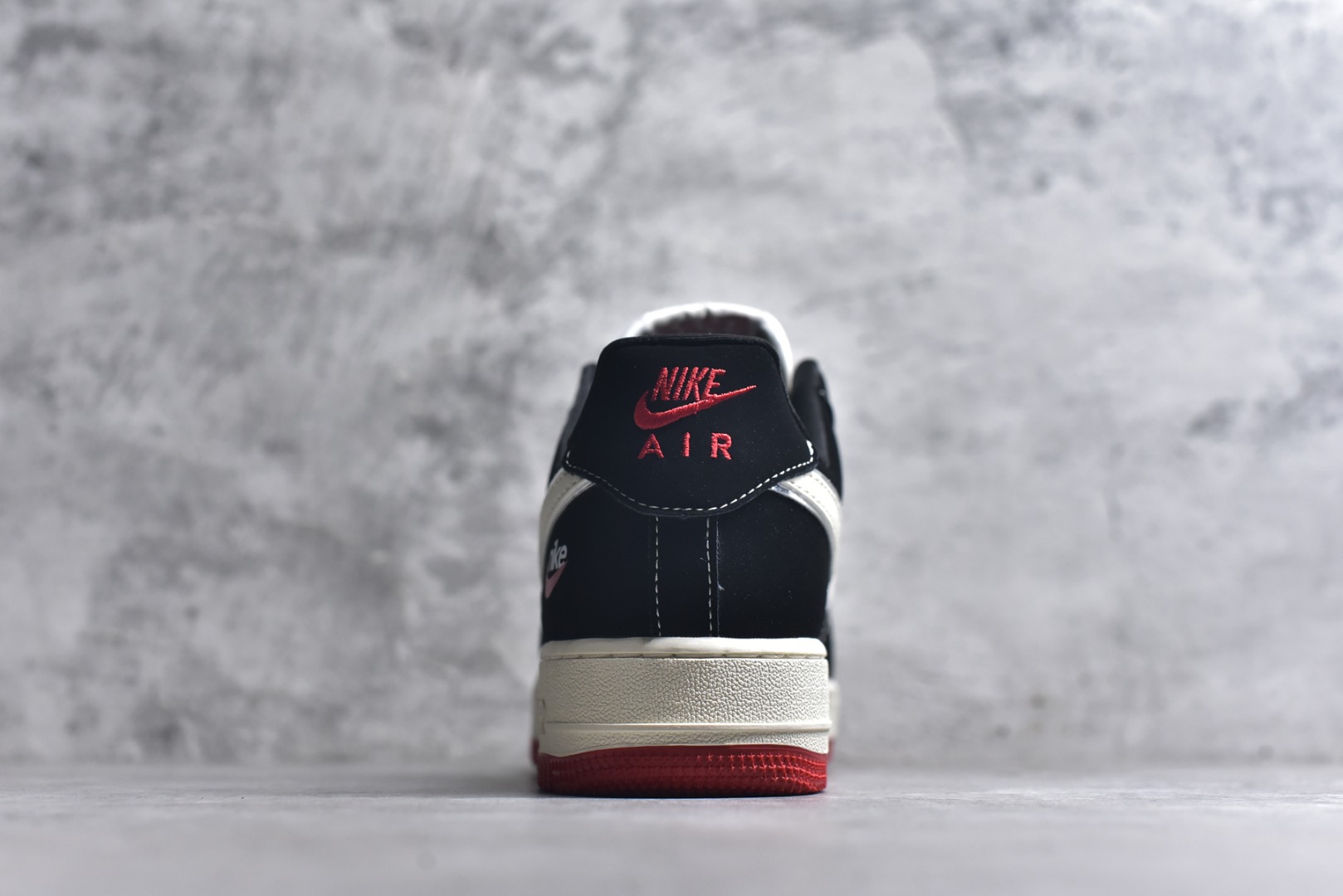 图片[5]-#海外限量发售！公司级NIke Air Force 1 \’07 LOW 黑白红底 运动鞋 休闲鞋 折边针车 工艺难度大 原楦头原纸板 高端定制鞋盒 原厂鞋底 超高清洁度 头层皮 细节完美 货号：DF0188-118 尺码：36 36.5 37.5 38 38.5 39 40 40.5 41 42 42.5 43 44 44.5 45-选品中心