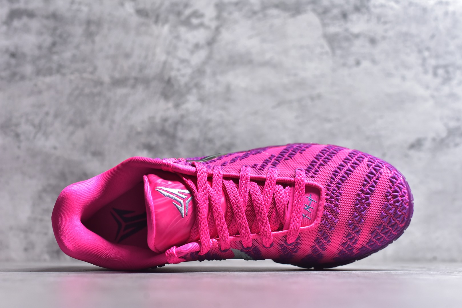 图片[4]-#灭世/Max NK Ja 3 Scratch EP 莫兰特三代柔软舒适防滑耐磨透气支撑轻便低帮篮球鞋 粉紫 HF2794-600 2024『压轴』后卫实战旗舰 圣枪腰王 重磅革新登场🌪 🔝历时5个月！全力打造 科比➕欧文系列 综合体 ！Pt实战体验天花板上限 再度提高🔝 ✅【顶配缓震】独家革新搭载 前掌5mm TURBO气垫 兼具贴地与缓震！（正品仅长方形小气垫）➕后掌大马蹄14mm厚 气垫 提高后掌缓震极限 （正品后掌无气垫） ✅【顶级抗扭】 搭载硬度65HC 发泡中底框架 ➕高强度中足抗扭片 革新升级 赛事级抗扭水平！独此一家 ✅【顶级支撑】鞋身侧向包裹 双层补强层 200斤以上选手 也可驾驭（正品仅一层）对比市场货品偷工减料 不可同日而语！ ✅气垫气压上脚即可感受！后掌鞋垫掀开可见气垫轮廓（谨防窜货） 鞋底止滑配方 无需磨合 原地起飞🛫 NK年度后卫旗舰 独家革新升级 『口碑源自专业 实力来源于专注』 真灭世纯原 切勿被市场仿冒吊牌挂羊头卖狗肉 尺码：39-46 正码正拍\”},\”commodity\”：{\”optimaPrice\”：\”-选品中心