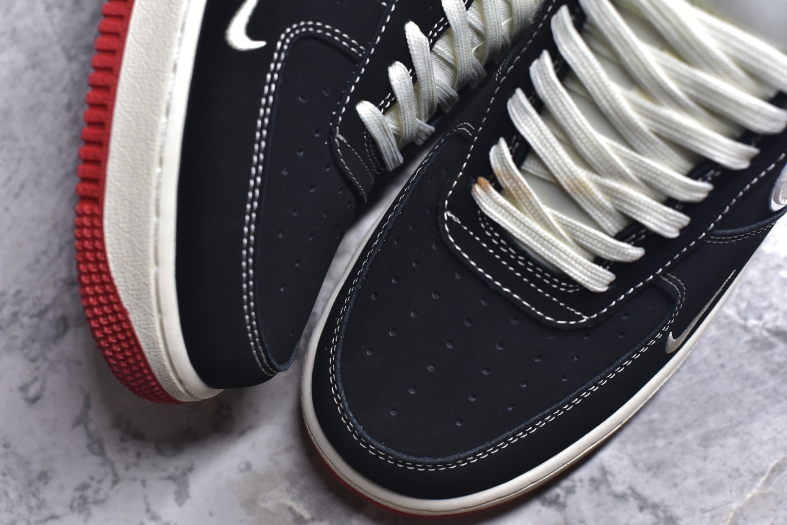 图片[8]-#海外限量发售！公司级NIke Air Force 1 \’07 LOW 黑白红底 运动鞋 休闲鞋 折边针车 工艺难度大 原楦头原纸板 高端定制鞋盒 原厂鞋底 超高清洁度 头层皮 细节完美 货号：DF0188-118 尺码：36 36.5 37.5 38 38.5 39 40 40.5 41 42 42.5 43 44 44.5 45-选品中心