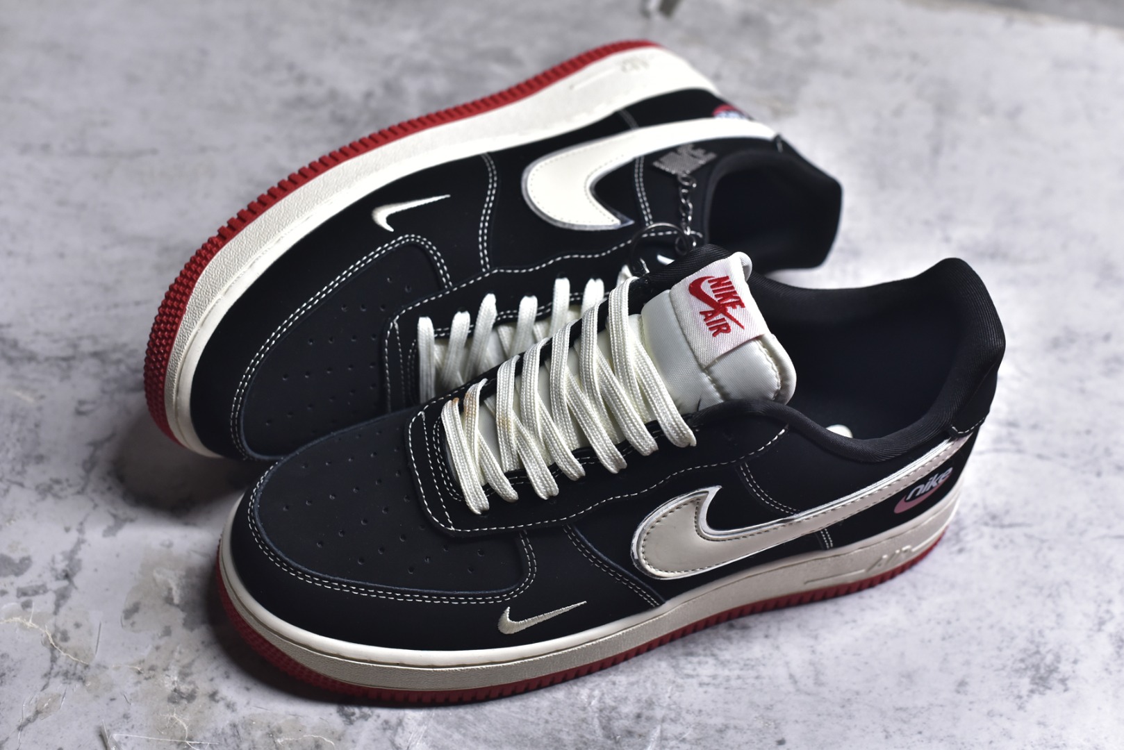 图片[7]-#海外限量发售！公司级NIke Air Force 1 \’07 LOW 黑白红底 运动鞋 休闲鞋 折边针车 工艺难度大 原楦头原纸板 高端定制鞋盒 原厂鞋底 超高清洁度 头层皮 细节完美 货号：DF0188-118 尺码：36 36.5 37.5 38 38.5 39 40 40.5 41 42 42.5 43 44 44.5 45-选品中心