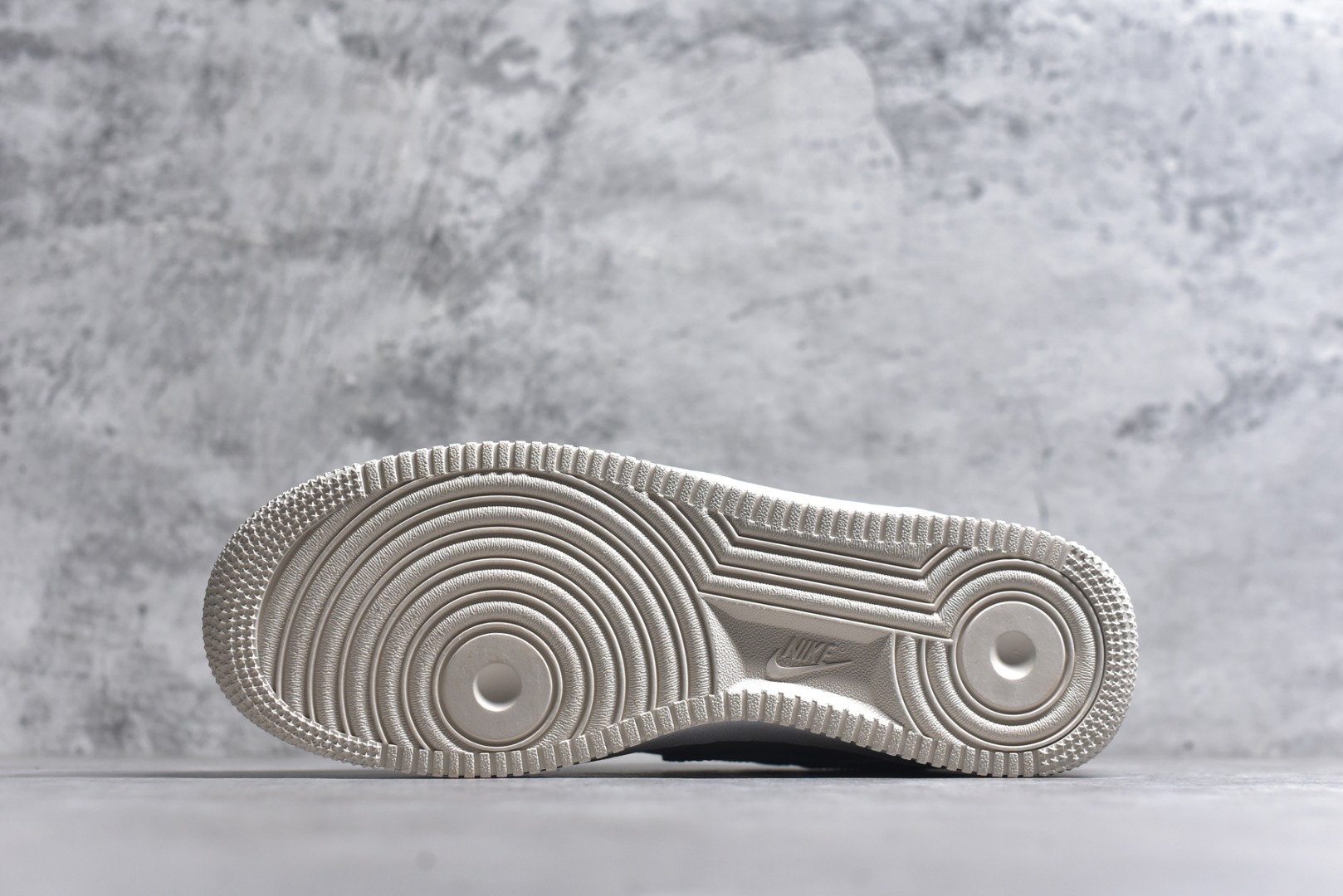 图片[6]-#Nike Air Force 1 Low 07 空军一号低帮板鞋 原楦头原纸板 打造纯正空军版型 专注外贸渠道 全掌内置蜂窝气垫 原盒配件 原厂中底钢印、拉帮完美 货号：FB8483-100 尺码：36-45-选品中心