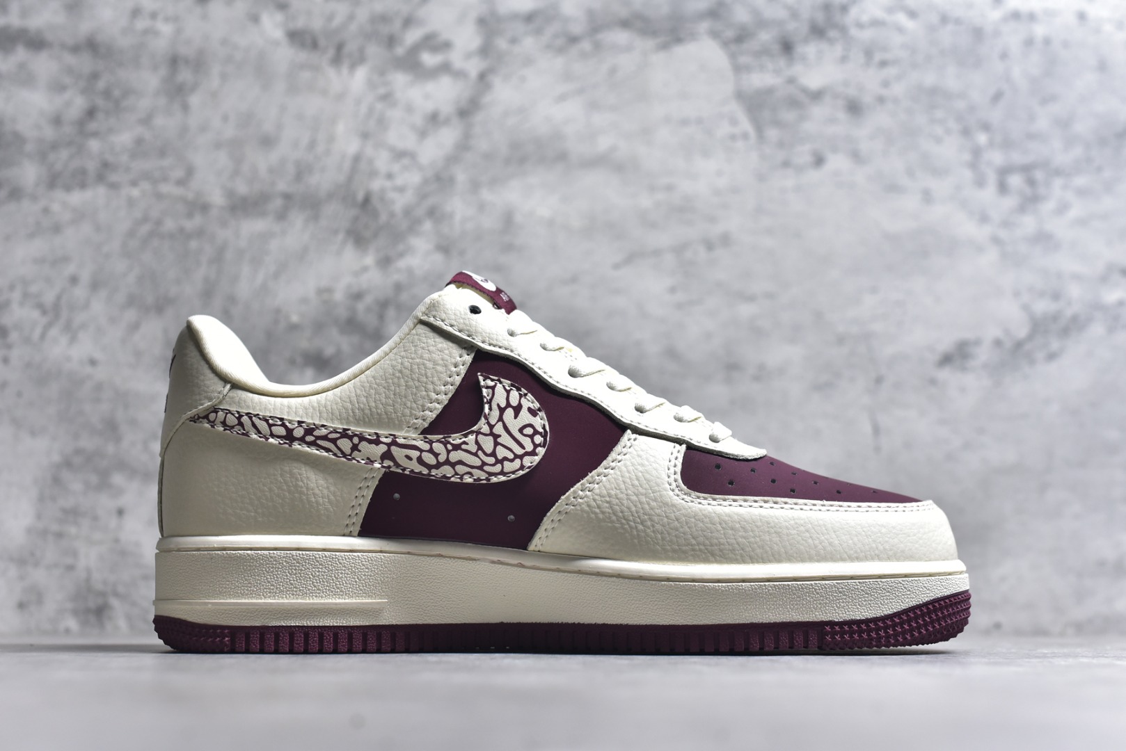 图片[3]-#NIke Air Force 1 \’07 Low “Supreme联名——米酒红”空军一号 低帮 运动鞋 休闲鞋 折边针车 工艺难度大 原楦头原纸板 原装鞋盒 定制五金配件 内置全掌气垫 原厂鞋底 货号：KK1988-070 尺码：36 36.5 37.5 38 38.5 39 40 40.5 41 42 42.5 43 44 44.5 45-选品中心