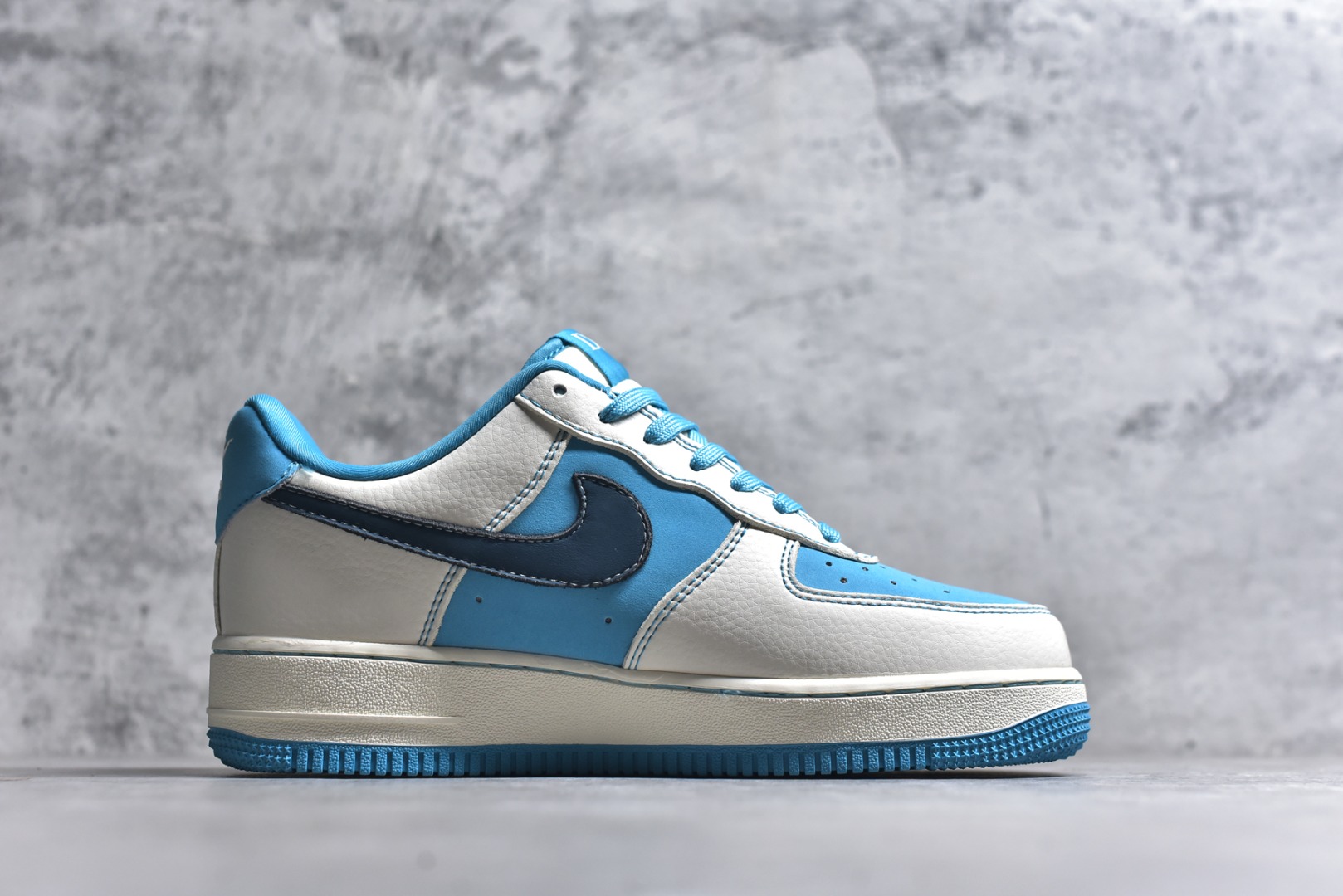 图片[3]-#NIke Air Force 1 \’07 Low “迪奥联名——石蕊蓝”空军一号 低帮 运动鞋 休闲鞋 折边针车 工艺难度大 原楦头原纸板 原装鞋盒 定制五金配件 内置全掌气垫 原厂鞋底 货号：KK1988-088 尺码：36 36.5 37.5 38 38.5 39 40 40.5 41 42 42.5 43 44 44.5 45-选品中心
