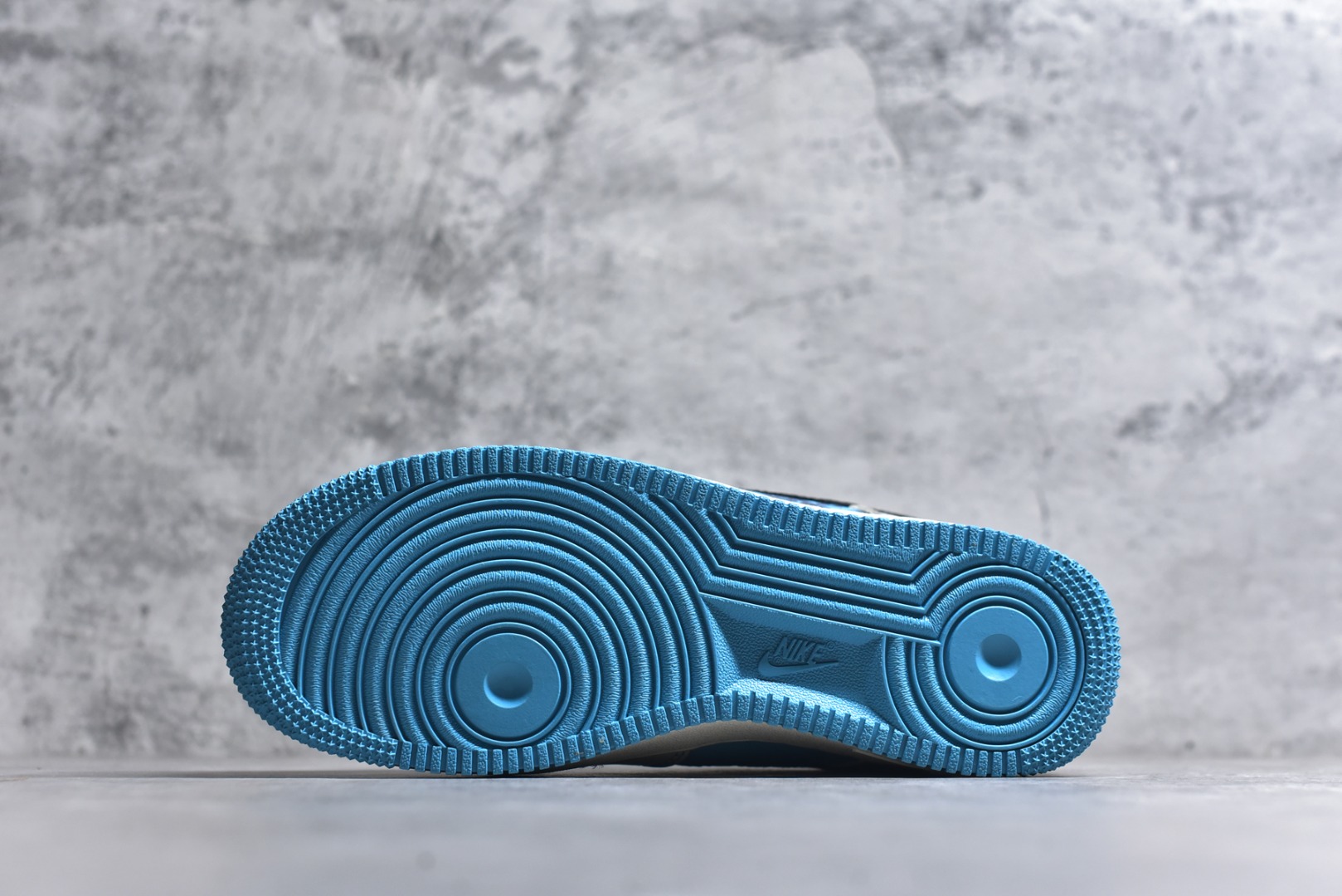 图片[6]-#NIke Air Force 1 \’07 Low “迪奥联名——石蕊蓝”空军一号 低帮 运动鞋 休闲鞋 折边针车 工艺难度大 原楦头原纸板 原装鞋盒 定制五金配件 内置全掌气垫 原厂鞋底 货号：KK1988-088 尺码：36 36.5 37.5 38 38.5 39 40 40.5 41 42 42.5 43 44 44.5 45-选品中心