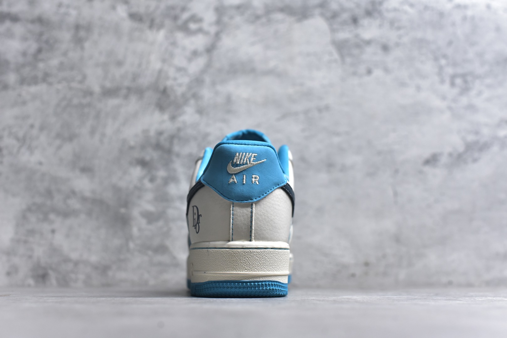 图片[5]-#NIke Air Force 1 \’07 Low “迪奥联名——石蕊蓝”空军一号 低帮 运动鞋 休闲鞋 折边针车 工艺难度大 原楦头原纸板 原装鞋盒 定制五金配件 内置全掌气垫 原厂鞋底 货号：KK1988-088 尺码：36 36.5 37.5 38 38.5 39 40 40.5 41 42 42.5 43 44 44.5 45-选品中心