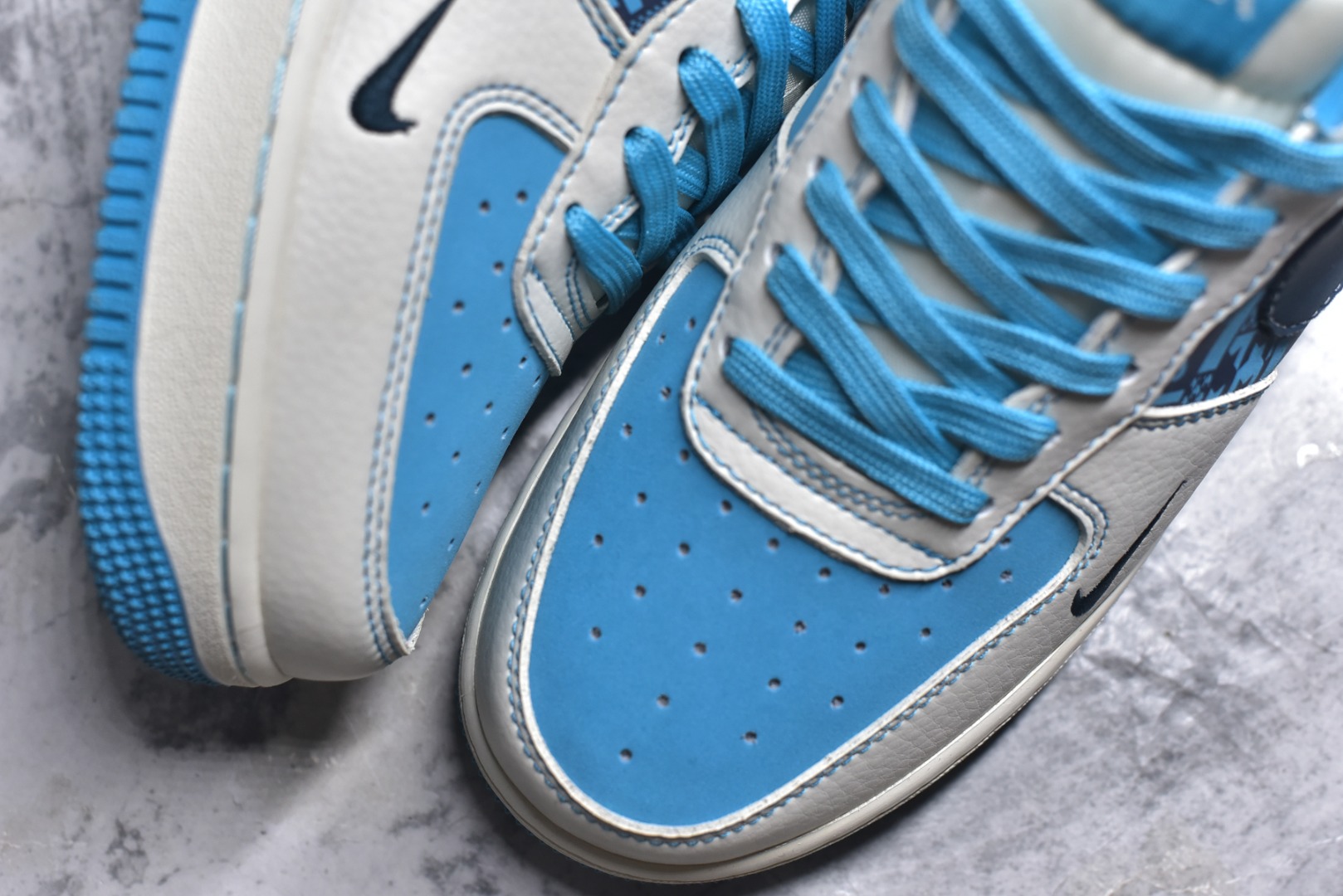 图片[8]-#NIke Air Force 1 \’07 Low “迪奥联名——石蕊蓝”空军一号 低帮 运动鞋 休闲鞋 折边针车 工艺难度大 原楦头原纸板 原装鞋盒 定制五金配件 内置全掌气垫 原厂鞋底 货号：KK1988-088 尺码：36 36.5 37.5 38 38.5 39 40 40.5 41 42 42.5 43 44 44.5 45-选品中心