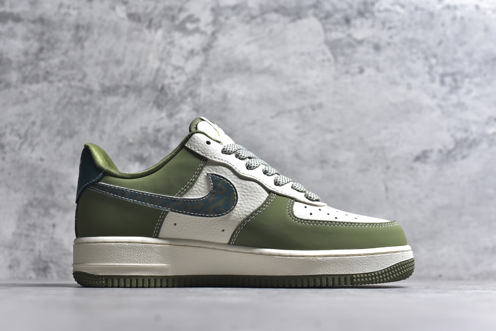 图片[3]-#Nike Air Force 1 Low 07 x GUCCI 绿白小勾满天星 原楦头原纸板 打造纯正低帮空军版型 专注外贸渠道 全掌内置蜂窝气垫 原盒配件 原厂中底钢印、拉帮完美 货号：KK1988-094 尺码：36 36.5 37.5 38 38.5 39 40 40.5 41 42 42.5 43 44 44.5 45-选品中心