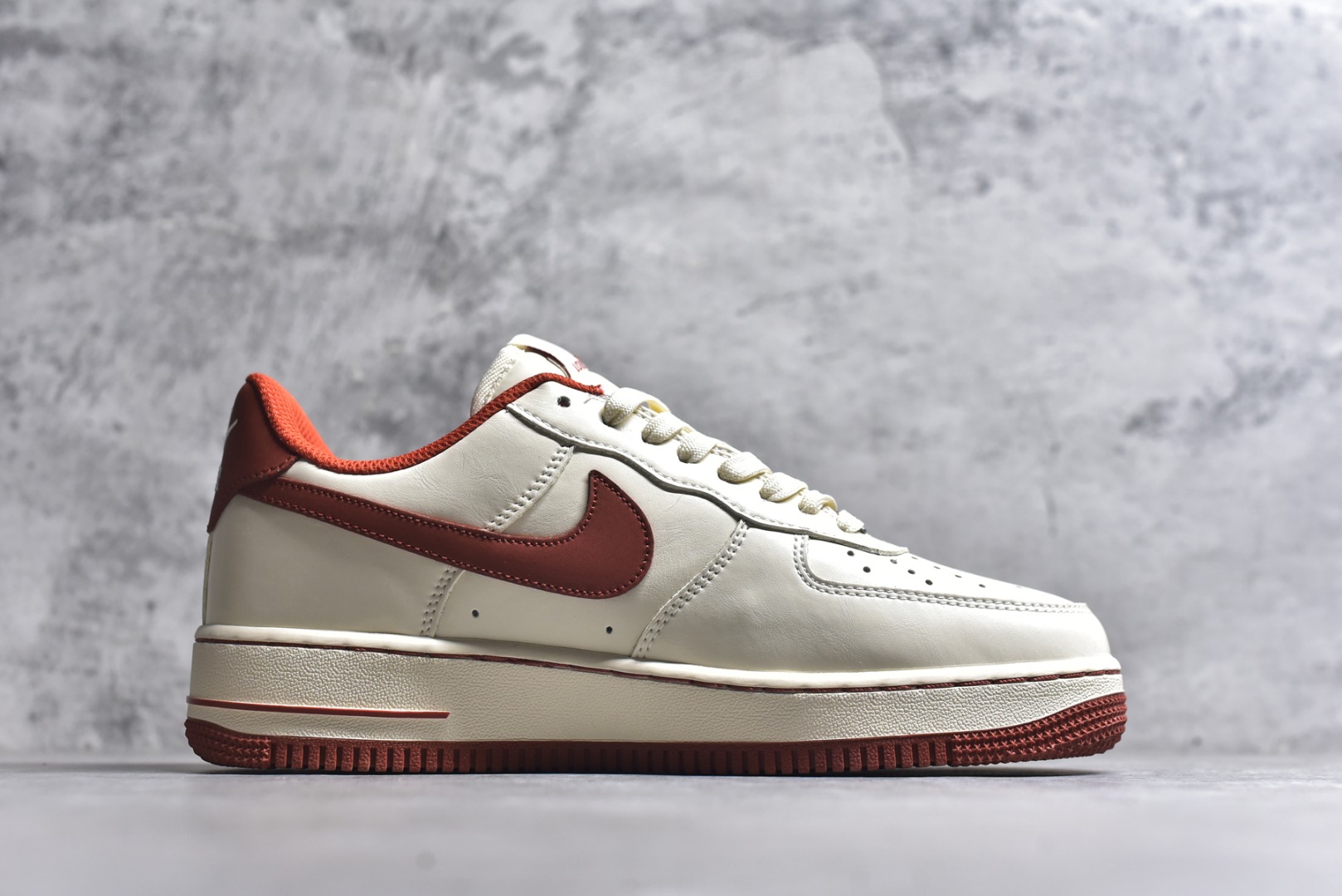 图片[3]-#海外限量发售！公司级NIke Air Force 1 \’07 Low “LV联名–枫红雅白” 空军一号低帮 运动鞋 休闲鞋 折边针车 工艺难度大 原楦头原纸板 高端定制鞋盒 原厂鞋底 超高清洁度 细节完美 货号：NH0601-588 尺码：36 36.5 37.5 38 38.5 39 40 40.5 41 42 42.5 43 44 44.5 45-选品中心