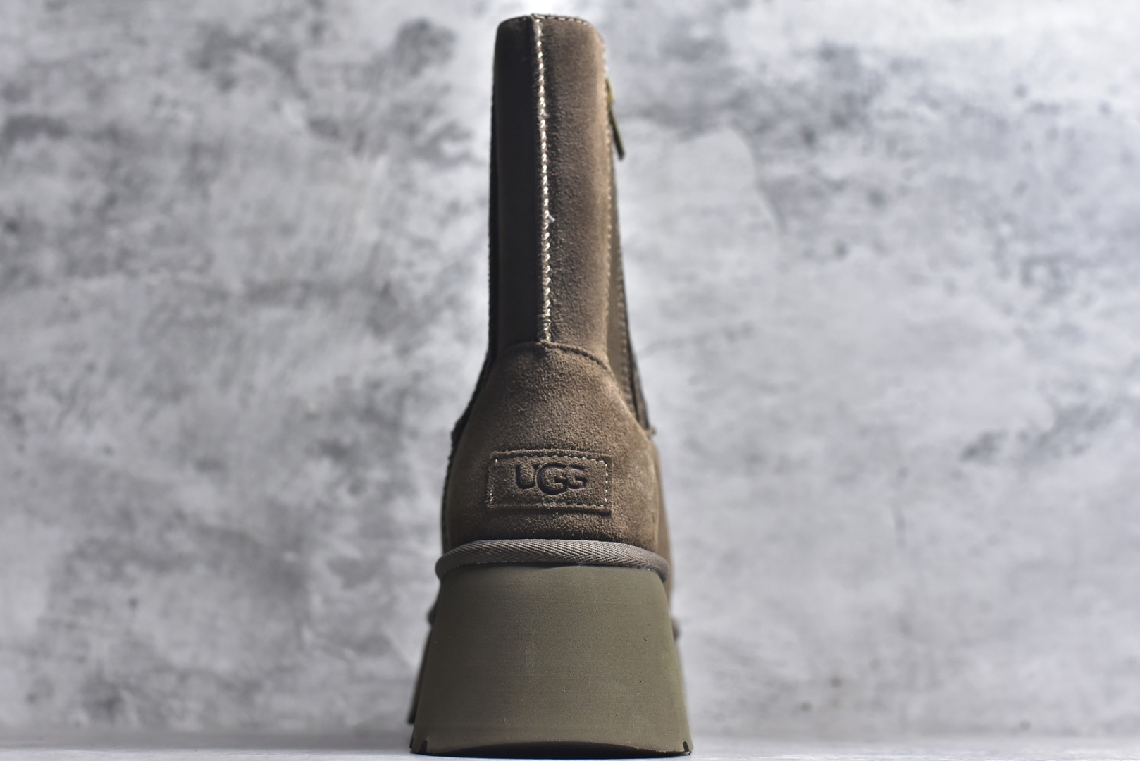 图片[5]-#X1 全网热卖款最齐 UGG 100个配色 市面顶级版本 UGG 鱼人厚底铅笔靴 5cm厚底 小红书爆款 广州外贸大厂生产 鞋头到鞋垫真羊皮毛一体 独立外盒包装 芯片 带防水工艺 区别市面任何版本 5cm厚底 独立原版开发大底 羊绒鞋垫 冬季保暖外出 家居都是很适合的选择 进年uug推出款式系列 局部偏向年轻消费者喜好 也走到时尚潮流穿搭的前沿 鞋身材质 防泼水涂层翻毛皮鞋面 17毫米UGGPURE™植入式羊毛内底 轻便防滑舒适橡胶外底 带有品牌LOGO商标 带全套包装 尺码： 35 36 37 38 39 40-选品中心