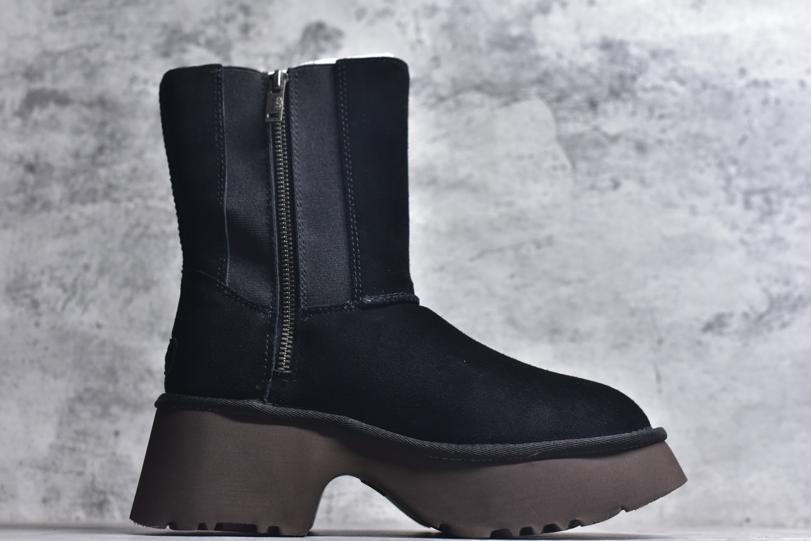 图片[3]-#X1 全网热卖款最齐 UGG 100个配色 市面顶级版本 UGG 鱼人厚底铅笔靴 5cm厚底 小红书爆款 广州外贸大厂生产 鞋头到鞋垫真羊皮毛一体 独立外盒包装 芯片 带防水工艺 区别市面任何版本 5cm厚底 独立原版开发大底 羊绒鞋垫 冬季保暖外出 家居都是很适合的选择 进年uug推出款式系列 局部偏向年轻消费者喜好 也走到时尚潮流穿搭的前沿 鞋身材质 防泼水涂层翻毛皮鞋面 17毫米UGGPURE™植入式羊毛内底 轻便防滑舒适橡胶外底 带有品牌LOGO商标 带全套包装 尺码： 35 36 37 38 39 40-选品中心