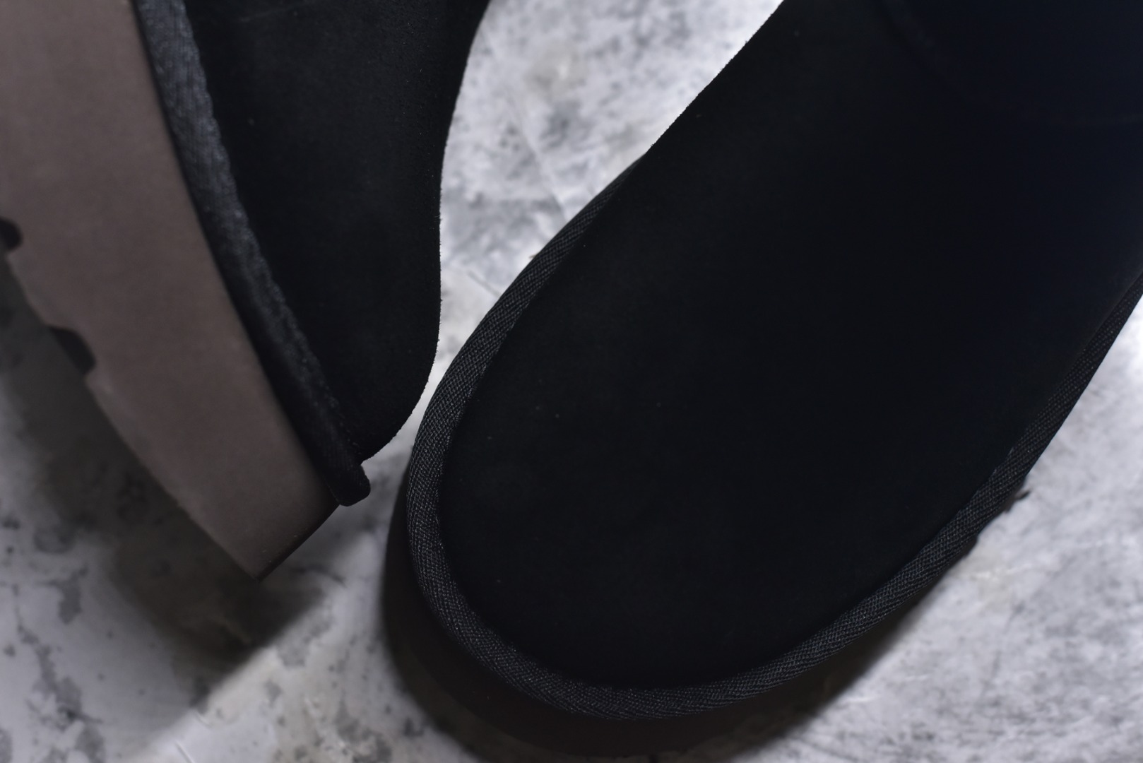 图片[8]-#X1 全网热卖款最齐 UGG 100个配色 市面顶级版本 UGG 鱼人厚底铅笔靴 5cm厚底 小红书爆款 广州外贸大厂生产 鞋头到鞋垫真羊皮毛一体 独立外盒包装 芯片 带防水工艺 区别市面任何版本 5cm厚底 独立原版开发大底 羊绒鞋垫 冬季保暖外出 家居都是很适合的选择 进年uug推出款式系列 局部偏向年轻消费者喜好 也走到时尚潮流穿搭的前沿 鞋身材质 防泼水涂层翻毛皮鞋面 17毫米UGGPURE™植入式羊毛内底 轻便防滑舒适橡胶外底 带有品牌LOGO商标 带全套包装 尺码： 35 36 37 38 39 40-选品中心