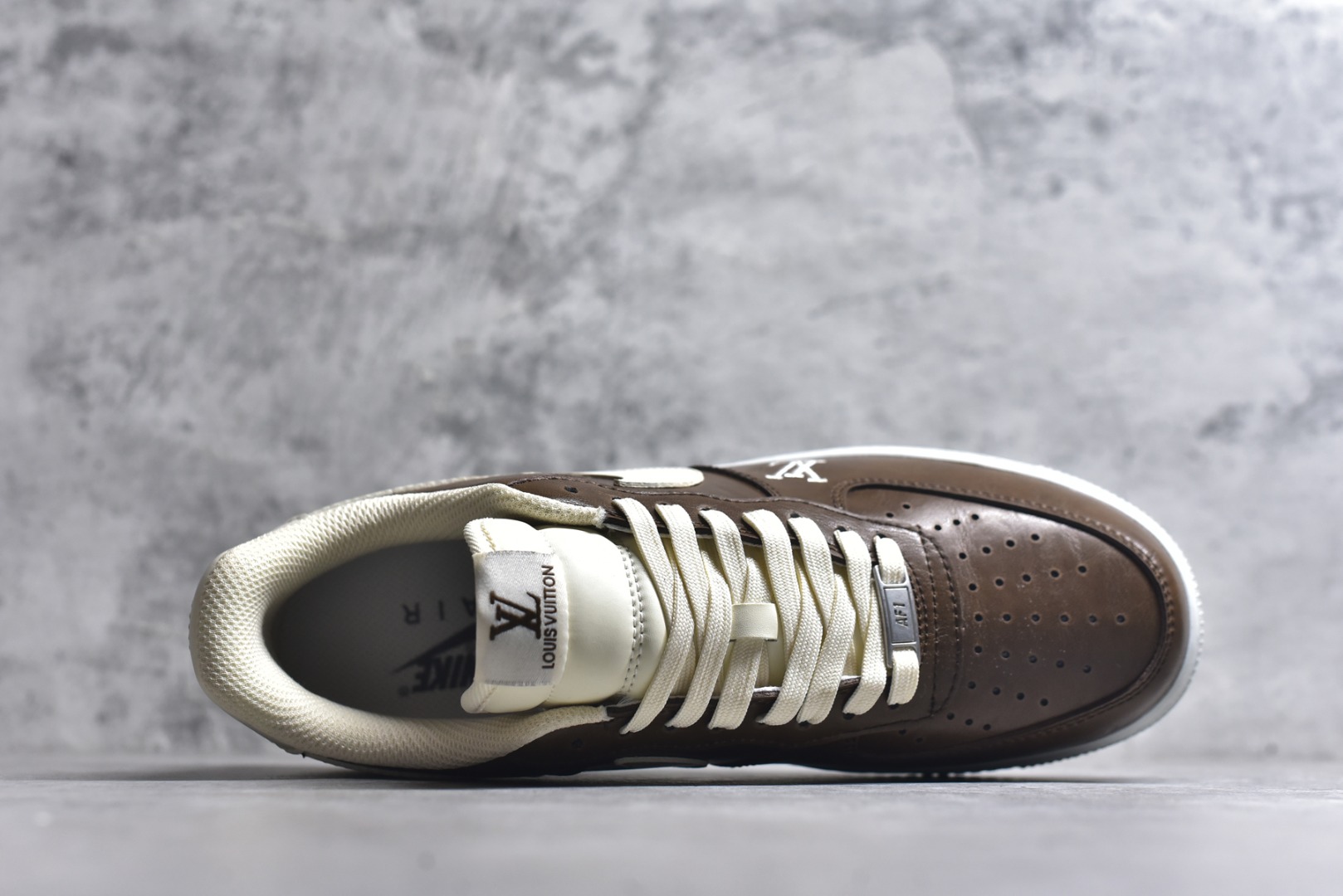 图片[4]-#海外限量发售！公司级NIke Air Force 1 \’07 Low “LV联名–焦糖拿铁” 空军一号低帮 运动鞋 休闲鞋 折边针车 工艺难度大 原楦头原纸板 高端定制鞋盒 原厂鞋底 超高清洁度 细节完美 货号：NH0601-587 尺码：36 36.5 37.5 38 38.5 39 40 40.5 41 42 42.5 43 44 44.5 45-选品中心