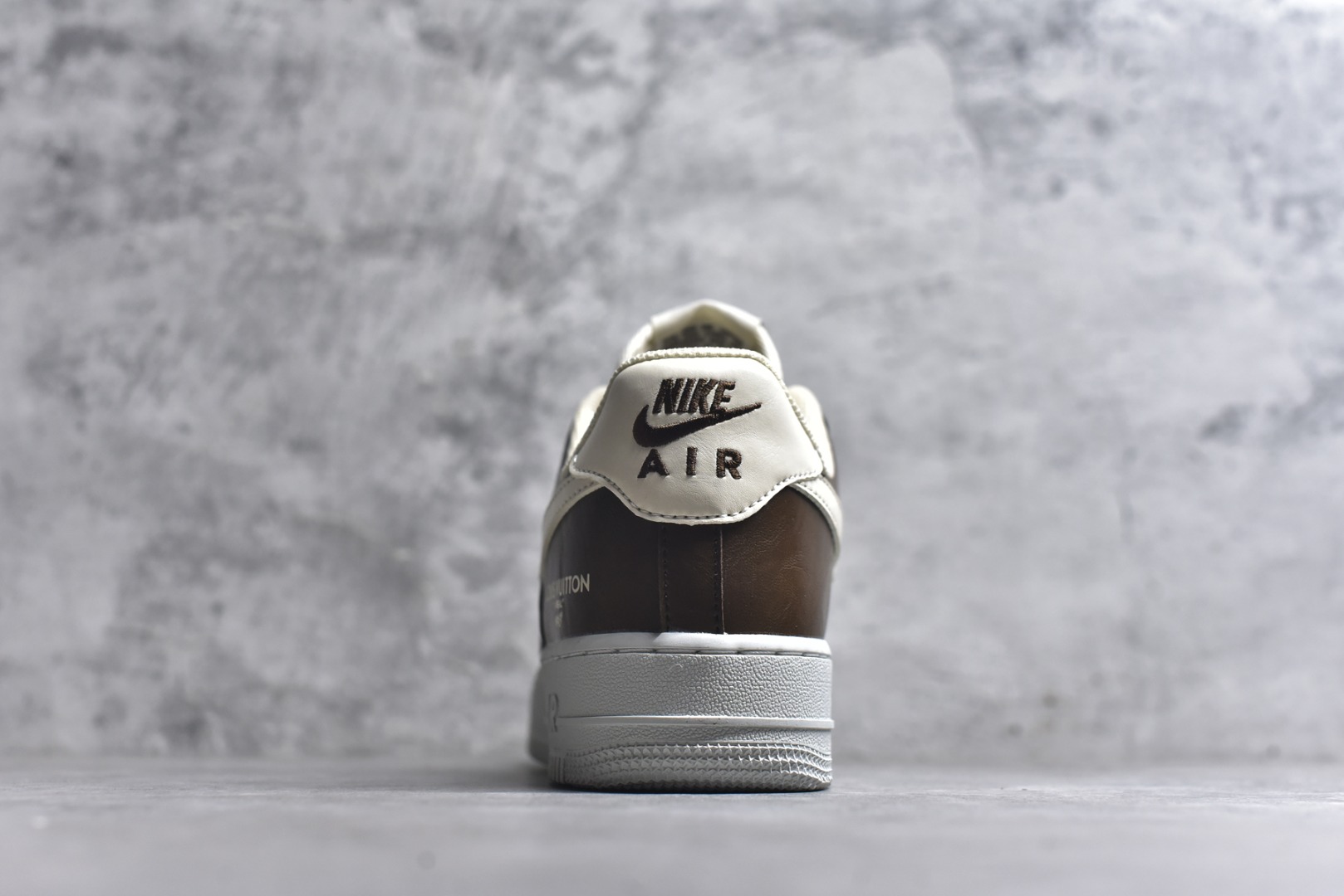 图片[5]-#海外限量发售！公司级NIke Air Force 1 \’07 Low “LV联名–焦糖拿铁” 空军一号低帮 运动鞋 休闲鞋 折边针车 工艺难度大 原楦头原纸板 高端定制鞋盒 原厂鞋底 超高清洁度 细节完美 货号：NH0601-587 尺码：36 36.5 37.5 38 38.5 39 40 40.5 41 42 42.5 43 44 44.5 45-选品中心