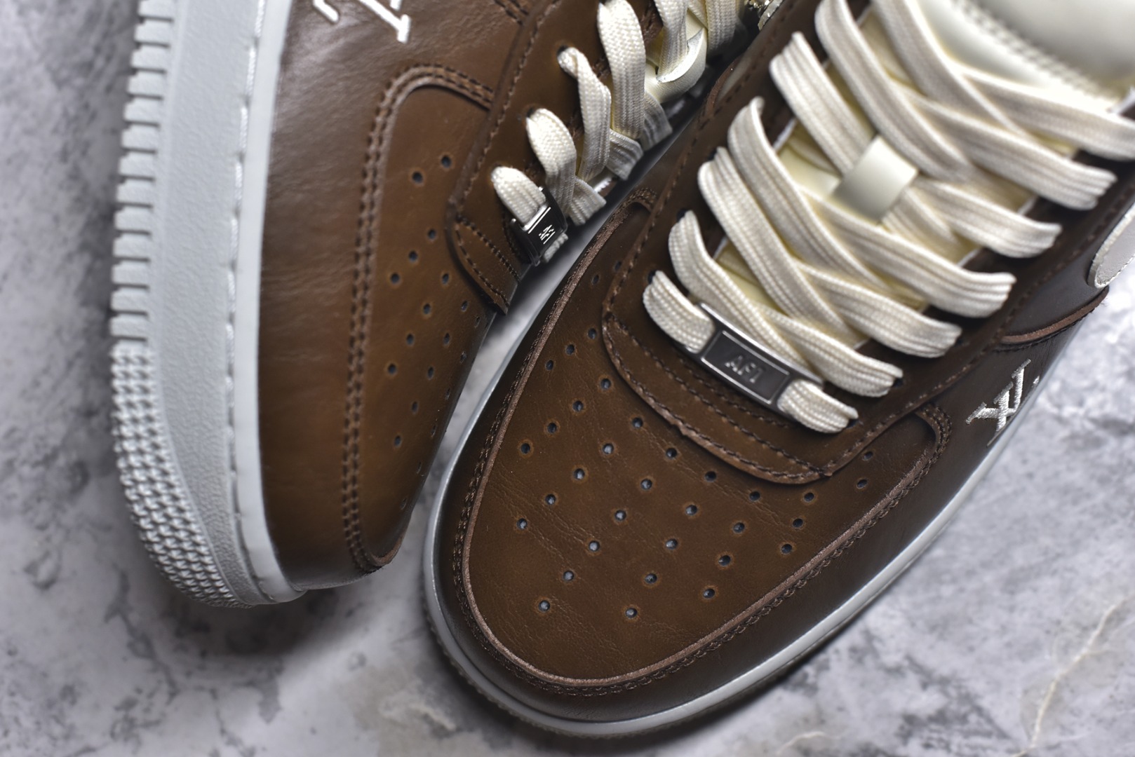 图片[8]-#海外限量发售！公司级NIke Air Force 1 \’07 Low “LV联名–焦糖拿铁” 空军一号低帮 运动鞋 休闲鞋 折边针车 工艺难度大 原楦头原纸板 高端定制鞋盒 原厂鞋底 超高清洁度 细节完美 货号：NH0601-587 尺码：36 36.5 37.5 38 38.5 39 40 40.5 41 42 42.5 43 44 44.5 45-选品中心