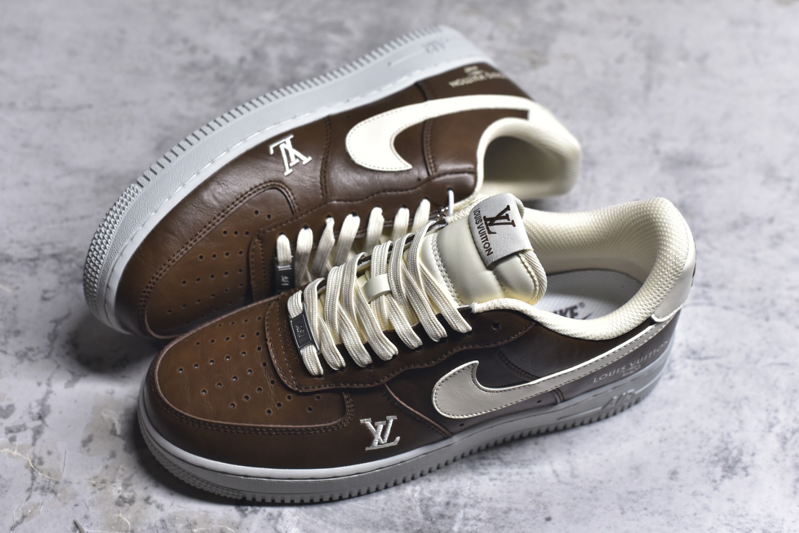 图片[7]-#海外限量发售！公司级NIke Air Force 1 \’07 Low “LV联名–焦糖拿铁” 空军一号低帮 运动鞋 休闲鞋 折边针车 工艺难度大 原楦头原纸板 高端定制鞋盒 原厂鞋底 超高清洁度 细节完美 货号：NH0601-587 尺码：36 36.5 37.5 38 38.5 39 40 40.5 41 42 42.5 43 44 44.5 45-选品中心