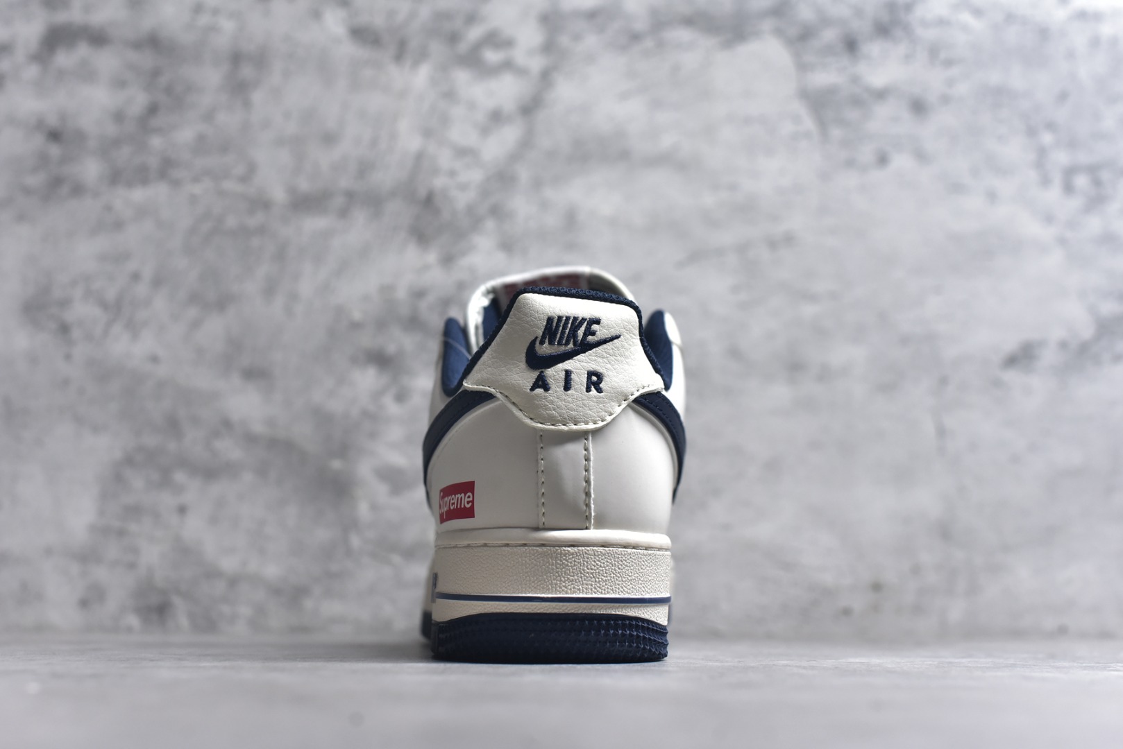 图片[5]-#海外限量发售！公司级NIke Air Force 1 \’07 Low “Supreme-午夜蓝”空军一号 低帮 运动鞋 休闲鞋 折边针车 工艺难度大 原楦头原纸板 原装鞋盒 定制五金配件 内置全掌气垫 原厂鞋底 货号：JP8028-061 尺码：36 36.5 37.5 38 38.5 39 40 40.5 41 42 42.5 43 44 44.5 45-选品中心