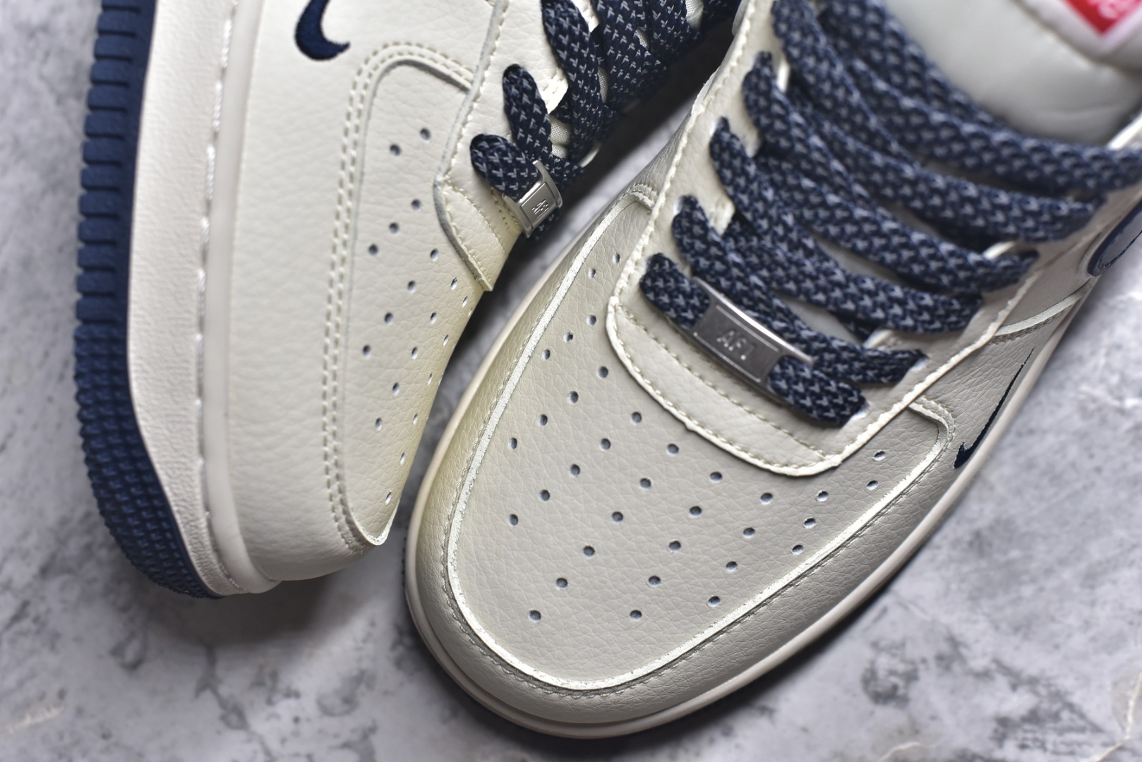 图片[8]-#海外限量发售！公司级NIke Air Force 1 \’07 Low “Supreme-午夜蓝”空军一号 低帮 运动鞋 休闲鞋 折边针车 工艺难度大 原楦头原纸板 原装鞋盒 定制五金配件 内置全掌气垫 原厂鞋底 货号：JP8028-061 尺码：36 36.5 37.5 38 38.5 39 40 40.5 41 42 42.5 43 44 44.5 45-选品中心