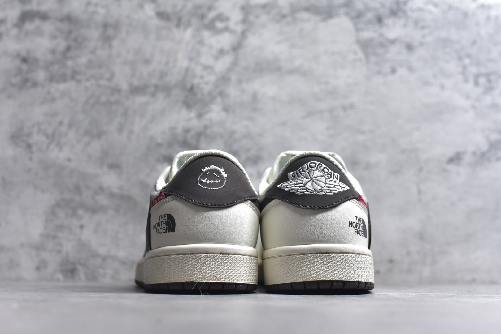 图片[5]-#海外爆款限量发售！Nike Jordan Air Jordan “ 北面三方联名——卡布奇诺” 高端定制 低帮 复古 减震 防滑 耐磨 篮球鞋 定制鞋盒 大厂纯原品质出货 超高清洁度 皮料切割干净无任何毛边 细节完美 货号：DM7866-127 尺码：36 36.5 37.5 38 38.5 39 40 40.5 41 42 42.5 43 44 44.5 45-选品中心