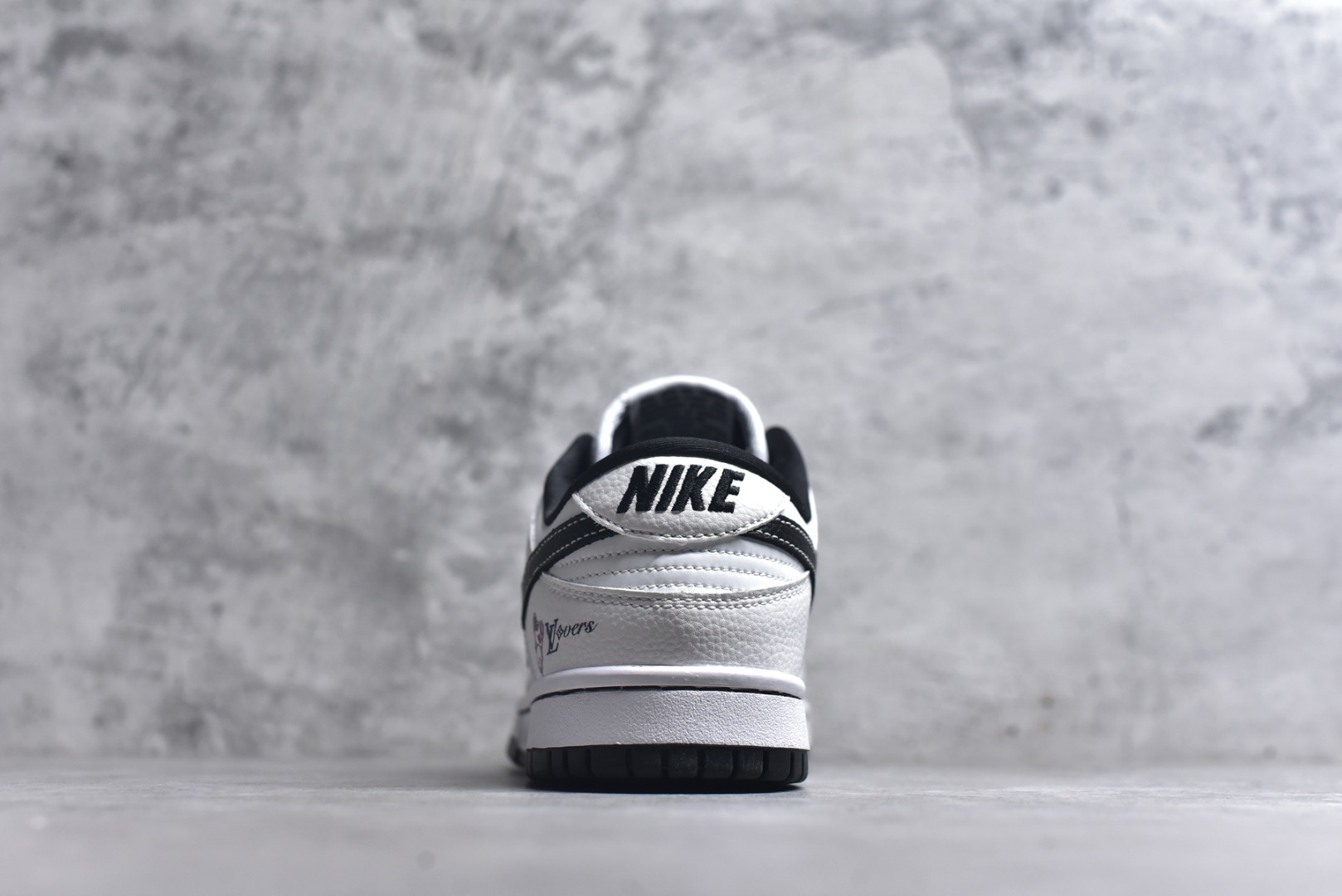 图片[5]-#Nike SB Dunk Low“LV联名——白黑” 高端定制 低帮休闲板鞋 定制鞋盒 Ortholite鞋垫透气防臭 大厂纯原品质出货 超高清洁度 皮料切割干净无任何毛边 细节完美 货号：YF9511-908 尺码：36 36.5 37.5 38 38.5 39 40 40.5 41 42 42.5 43 44 44.5 45-选品中心