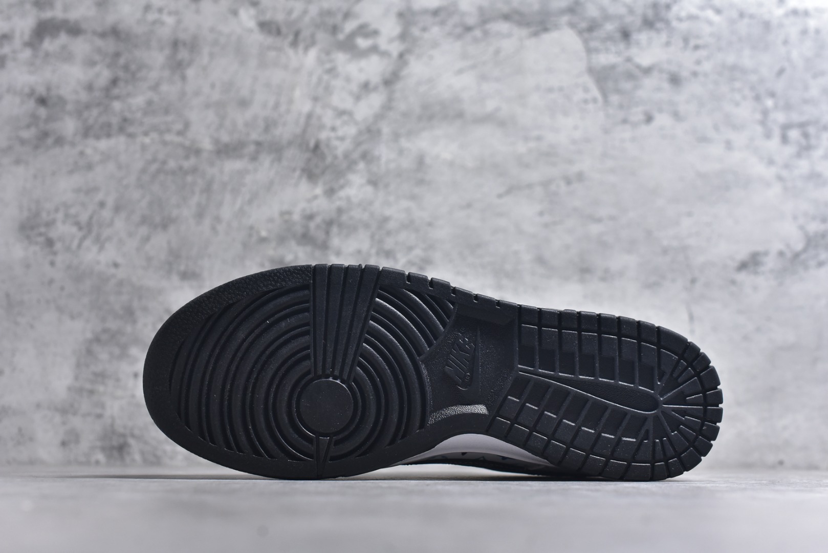 图片[6]-#Nike SB Dunk Low“LV联名——白黑” 高端定制 低帮休闲板鞋 定制鞋盒 Ortholite鞋垫透气防臭 大厂纯原品质出货 超高清洁度 皮料切割干净无任何毛边 细节完美 货号：YF9511-908 尺码：36 36.5 37.5 38 38.5 39 40 40.5 41 42 42.5 43 44 44.5 45-选品中心