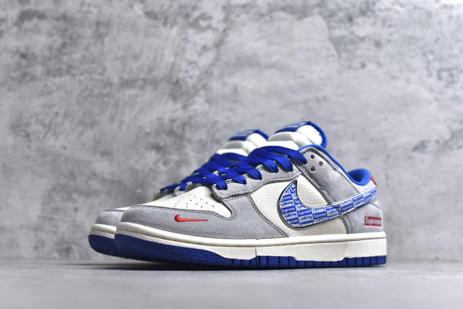 图片[2]-#海外爆款限量发售！高端定制Nike SB Dunk Low “Superme联名——灰蓝麂皮” 高端定制 低帮休闲板鞋 定制鞋盒 大厂纯原品质出货 超高清洁度 皮料切割干净无任何毛边 细节完美 货号：DD1988-009 尺码：36 36.5 37.5 38 38.5 39 40 40.5 41 42 42.5 43 44 44.5 45-选品中心